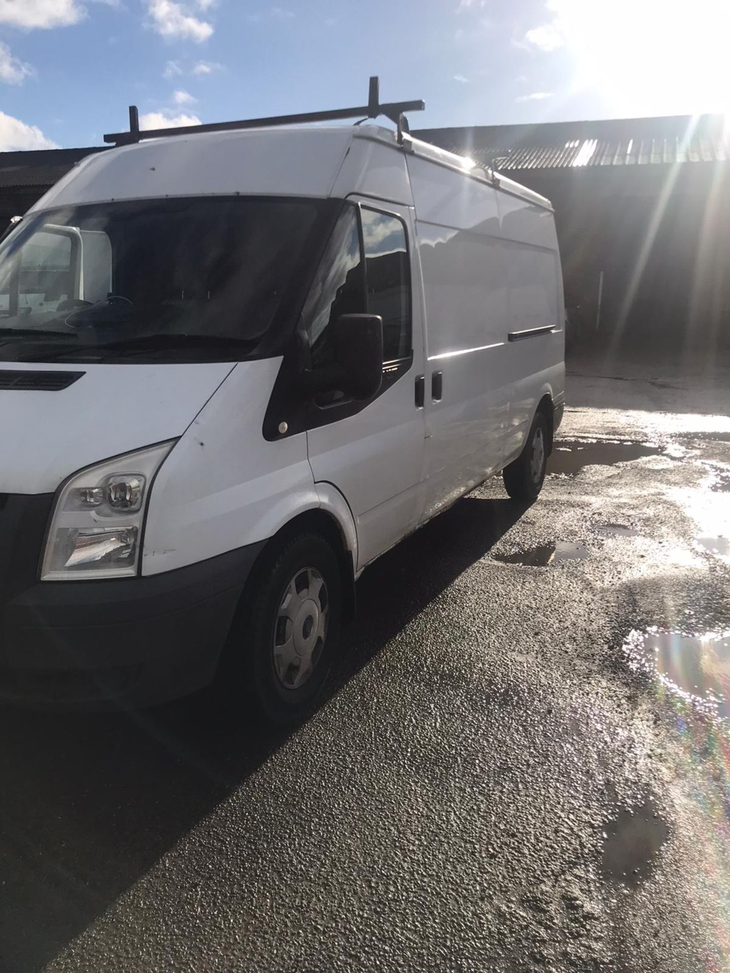 2010/10 REG FORD TRANSIT 115 T350L RWD 2.4 DIESEL WHITE PANEL VAN, SHOWING 4 FORMER KEEPERS *NO VAT* - Image 3 of 8