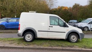 2006/06 REG FORD TRANSIT CONNECT L200 TD SWB 1.8 DIESEL WHITE PANEL VAN, SHOWING 4 FORMER KEEPERS