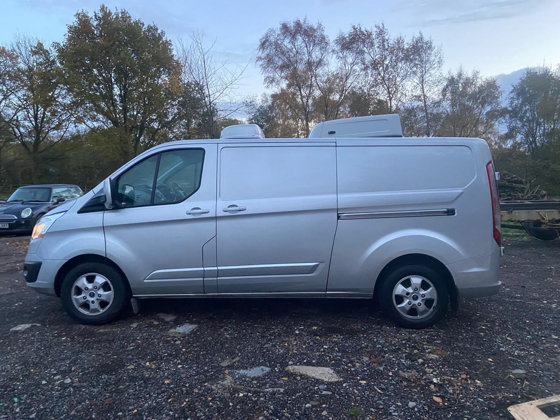 2016/16 REG FORD TRANSIT CUSTOM 290 LTD ECO-TECH 2.2 DIESEL FRIDGE VAN, SHOWING 1 FORMER KEEPER - Image 5 of 10