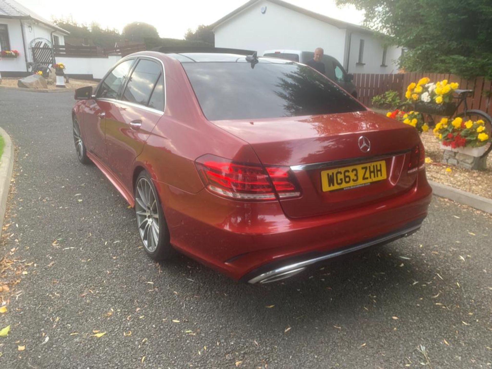 2014/63 REG MERCEDES-BENZ E300 AMG SPORT BLUETEC HYBRID 2.2 ELECTRIC DIESEL RED 4 DOOR SALOON - Image 7 of 15