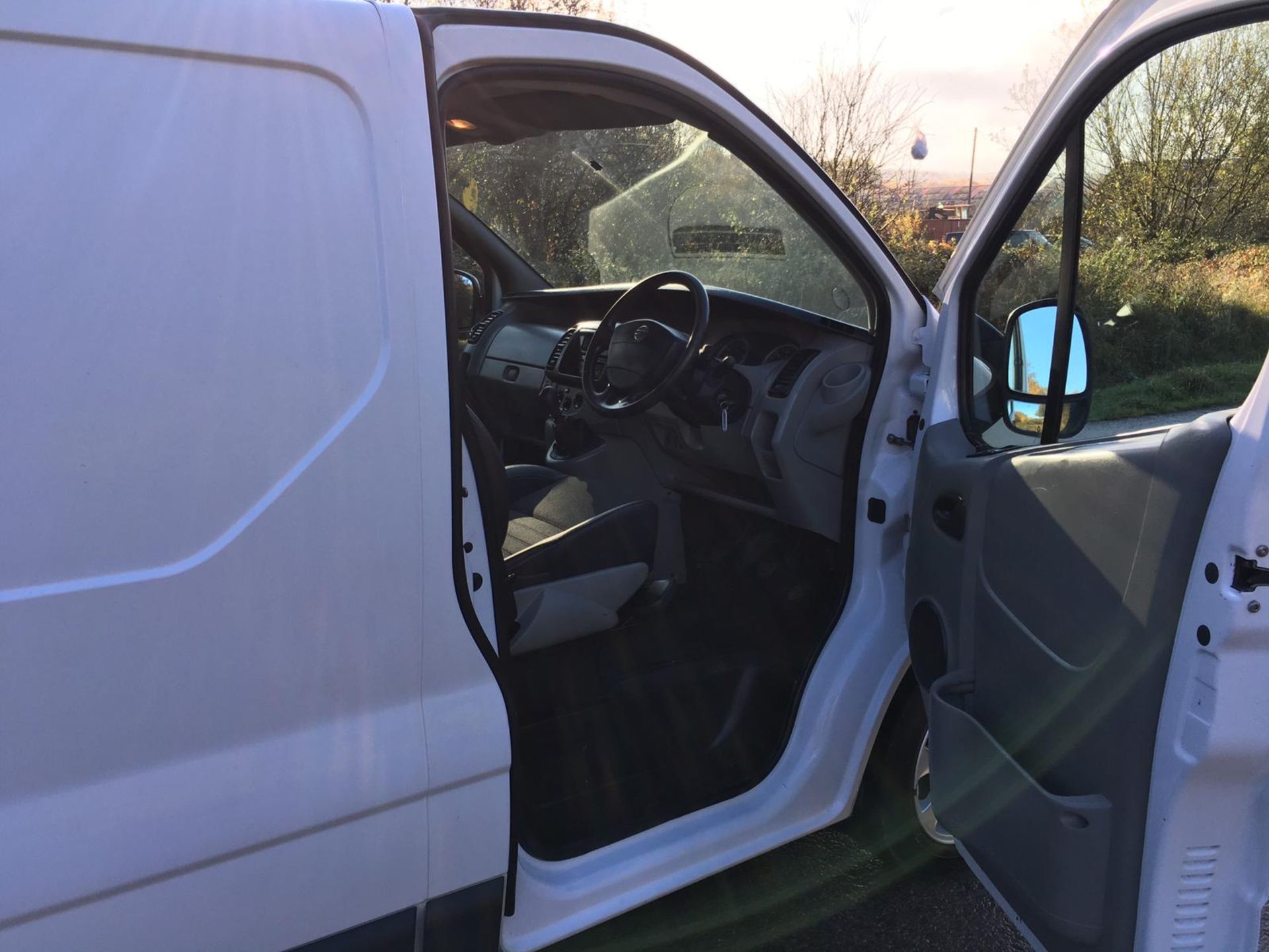 2009/09 REG NISSAN PRIMASTAR DCI 115 SE SWB 2.0 DIESEL WHITE PANEL VAN, SHOWING 0 FORMER KEEPERS - Image 9 of 13