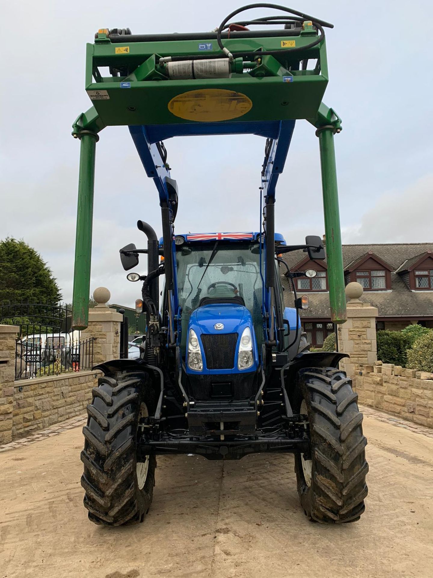 NEW HOLLAND T6.140 IN IMMACULATE CONDITION ON A 66 PLATE (2016) *PLUS VAT* - Image 3 of 9