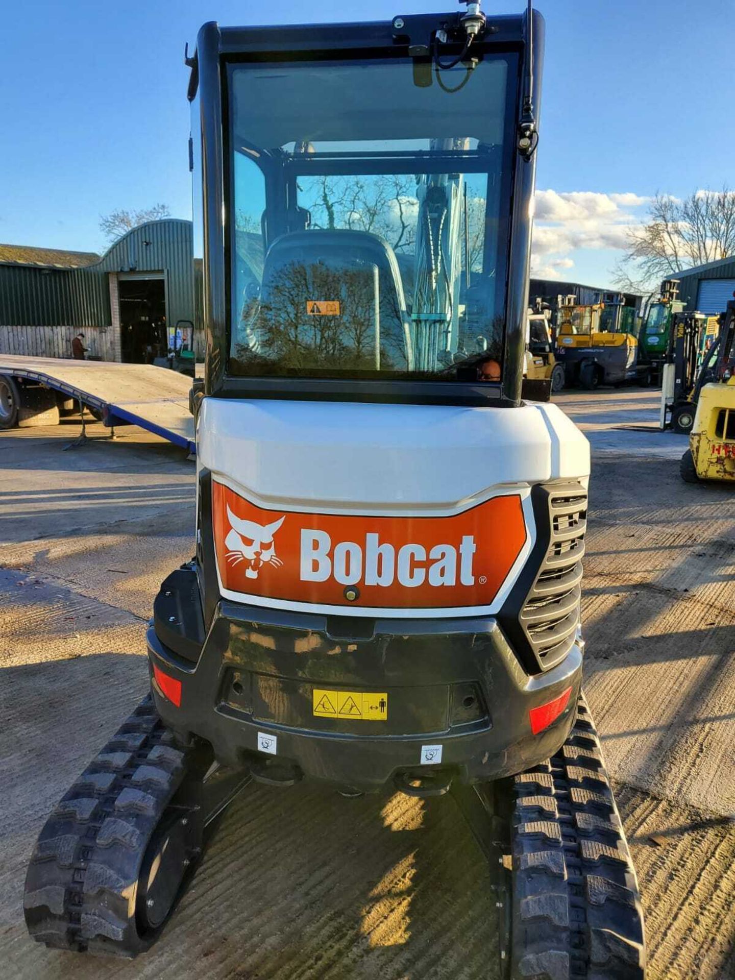 MINI EXCAVATOR BOBCAT E27Z, BRAND NEW - NEVER USED, 3 BUCKETS, LONG REACH DIPPER, ZERO HOURS - Image 3 of 5