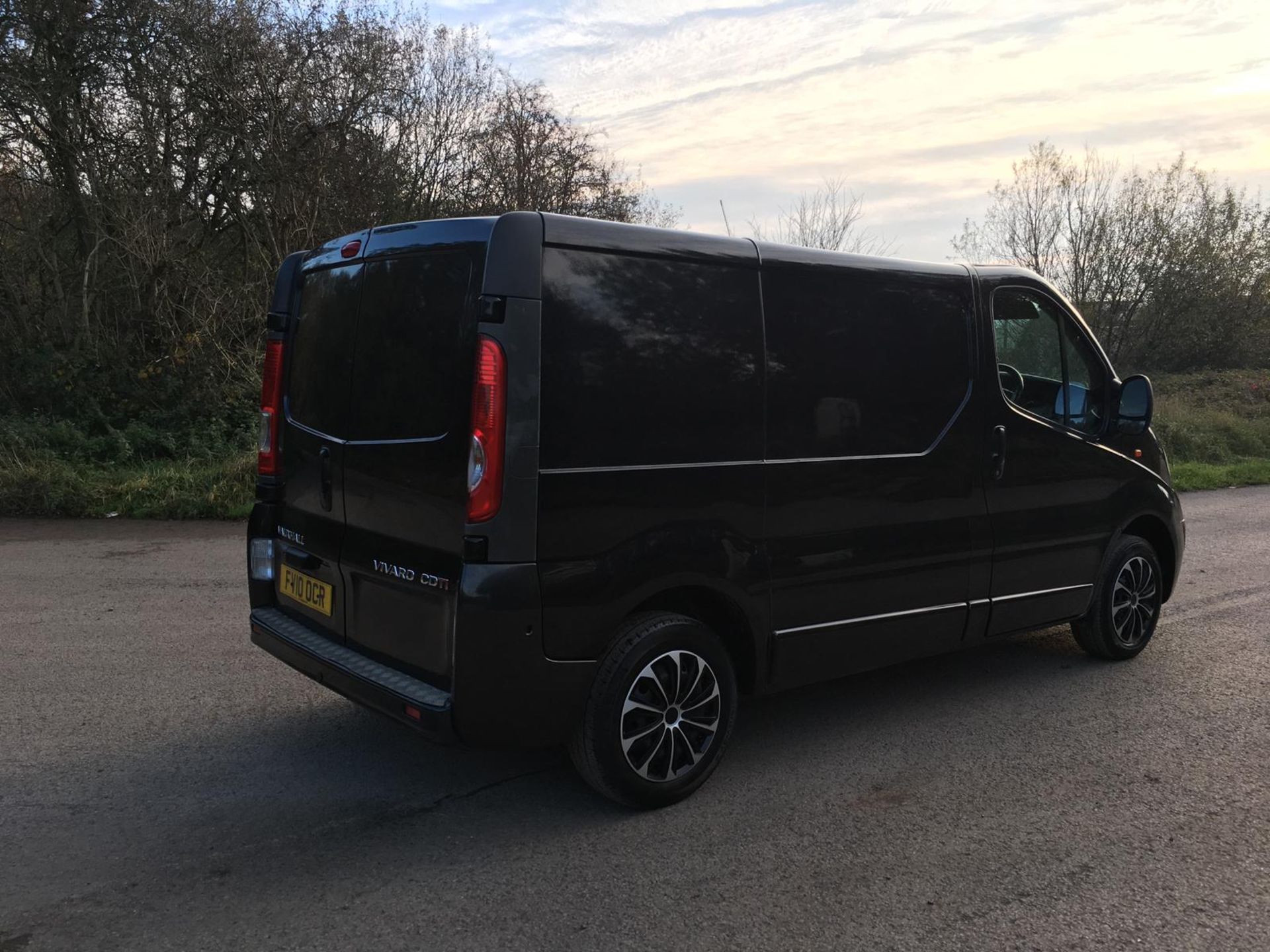 2010/10 REG VAUXHALL VIVARO SPORTIVE CDTI SWB 2.0 DIESEL BLACK PANEL VAN, SHOWING 0 FORMER KEEPERS - Image 4 of 14