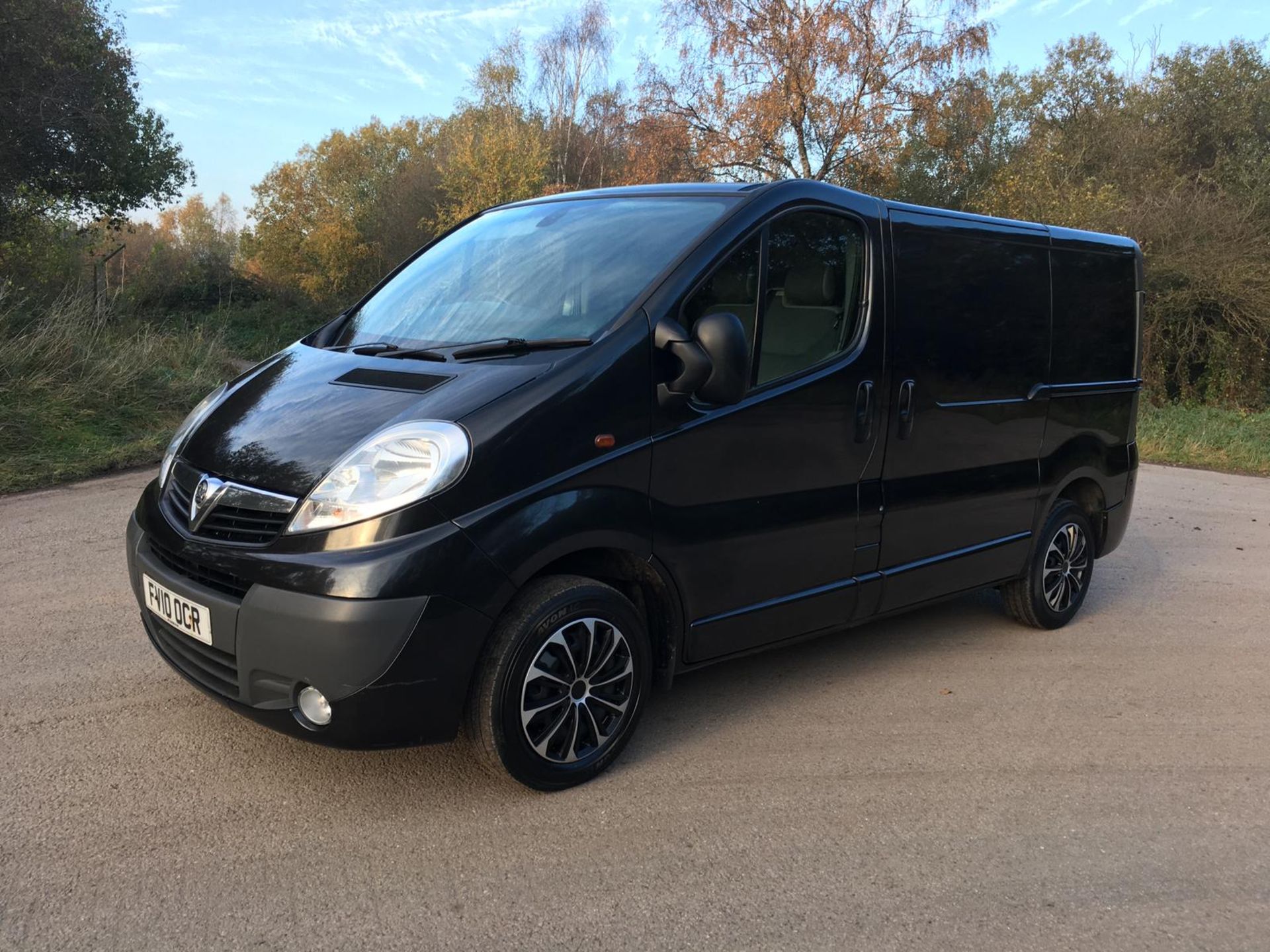 2010/10 REG VAUXHALL VIVARO SPORTIVE CDTI SWB 2.0 DIESEL BLACK PANEL VAN, SHOWING 0 FORMER KEEPERS - Image 2 of 14