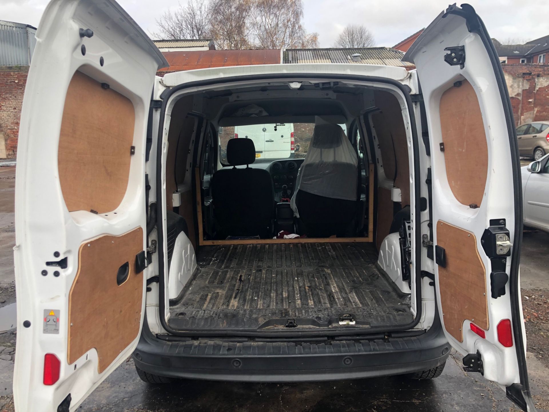 2014/63 REG MERCEDES-BENZ CITAN 109 CDI 1.5 DIESEL WHITE PANEL VAN, SHOWING 1 FORMER KEEPER - Image 9 of 13