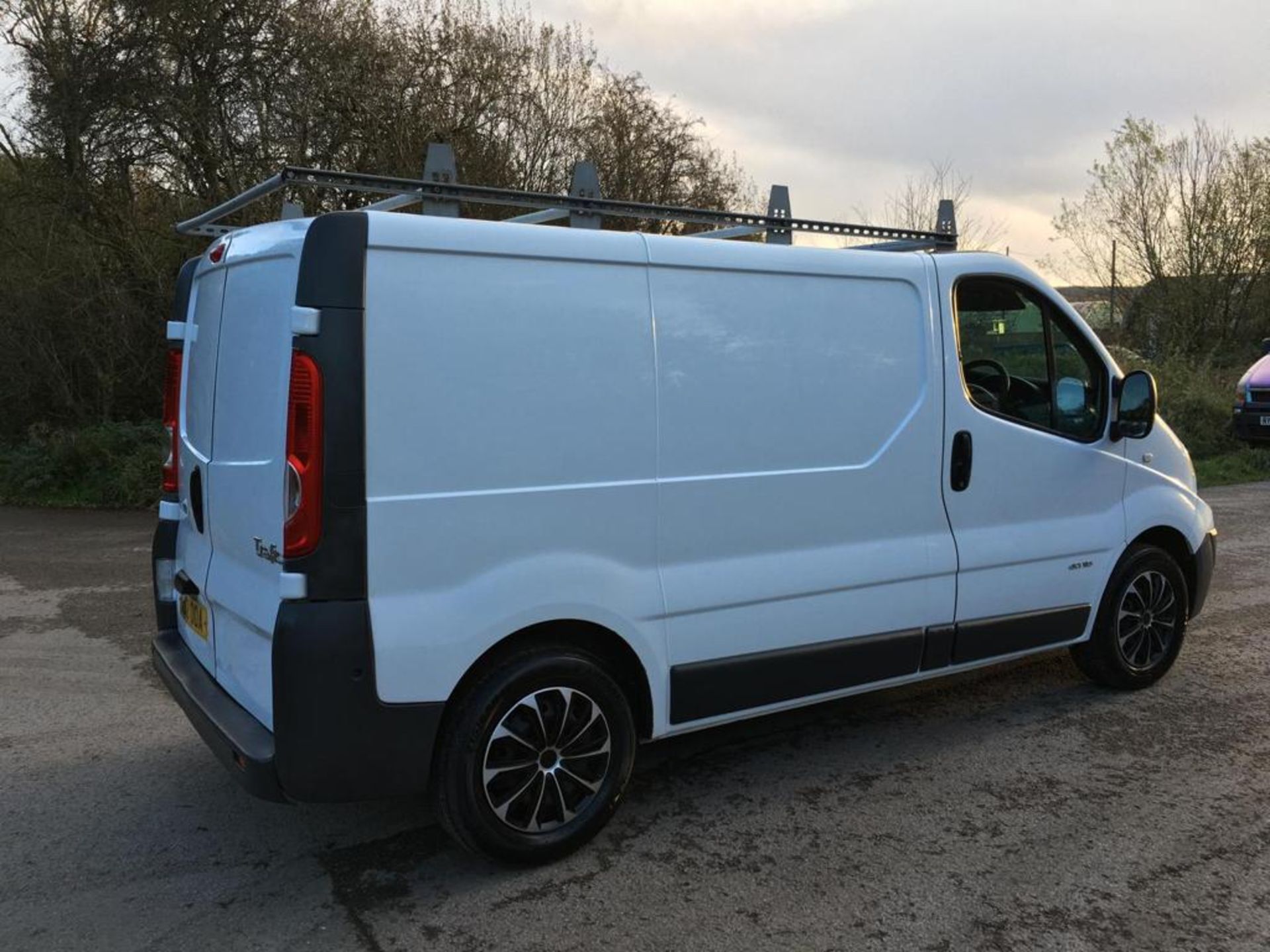 2012/12 REG RENAULT TRAFIC SL27 DCI 2.0 DIESEL WHITE PANEL VAN, SHOWING 0 FORMER KEEPERS *NO VAT* - Image 4 of 15