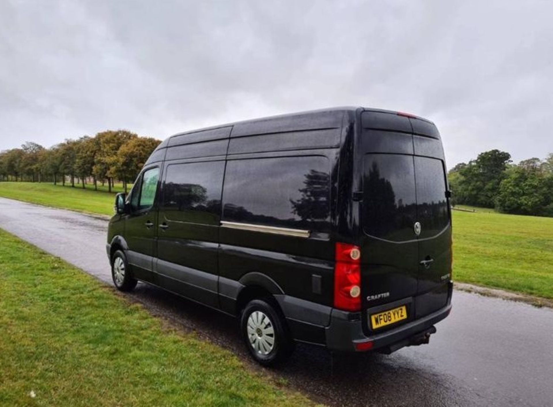 2008/08 REG VOLKSWAGEN CRAFTER CR35 109 MWB 2.5 DIESEL BLACK MOTORHOME, SHOWING 1 FORMER KEEPER - Image 3 of 12