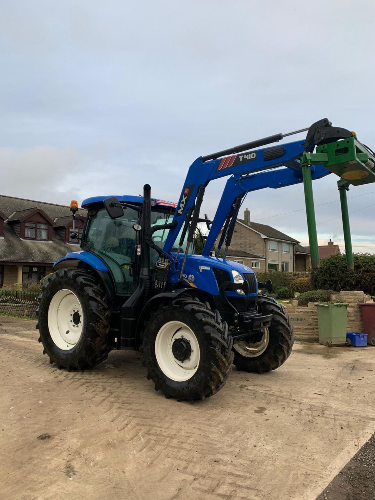 NEW HOLLAND T6.140 IN IMMACULATE CONDITION ON A 66 PLATE (2016) *PLUS VAT* - Image 4 of 9