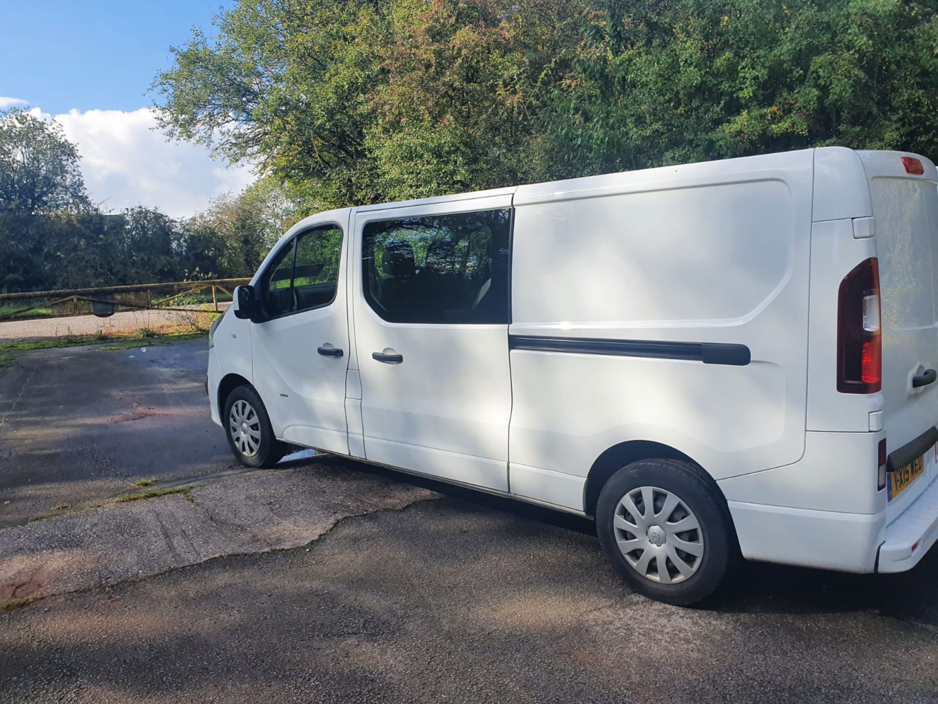 2015/15 REG VAUXHALL VIVARO 2900 SPORTIVE CDTI 1.6, 6 SEAT CREW PANEL VAN, SHOWING 0 FORMER KEEPERS - Image 4 of 18