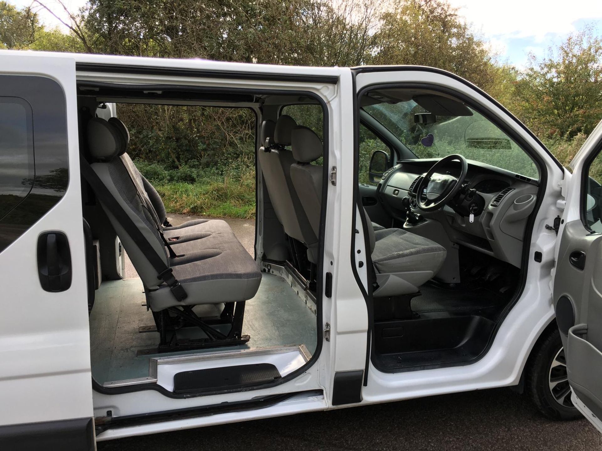 2009/59 REG RENAULT TRAFIC SL27+ DCI 115 2.0 DIESEL WHITE PANEL VAN, SHOWING 5 FORMER KEEPERS - Image 11 of 12