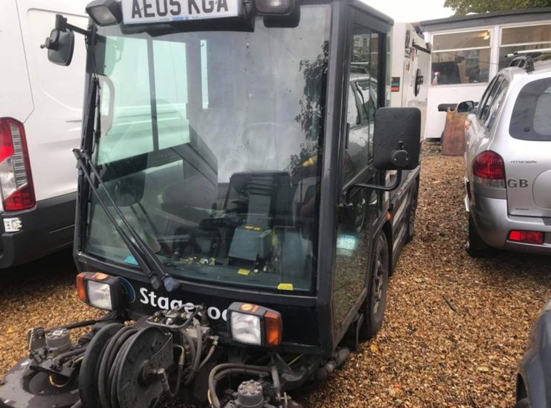 2005/05 REG SCHMIDT SWINGO 2.8 DIESEL WHITE STREET CLEANSING ROAD SWEEPER, SHOWING 1 FORMER KEEPER - Image 2 of 17