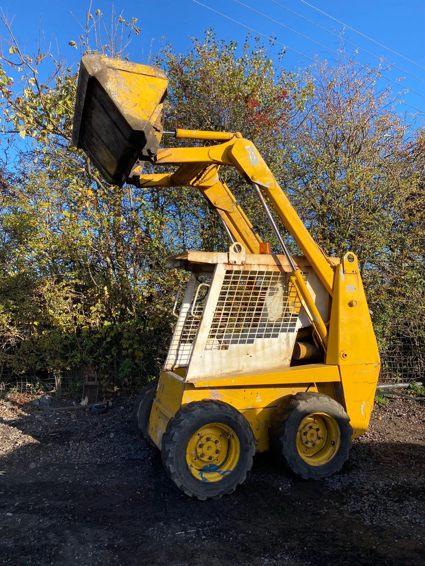 CASE 1840 SKID STEER LOADER, STARTS FIRST TURN OF THE KEY, RUNS, DRIVES AND LIFTS *PLUS VAT* - Image 5 of 9