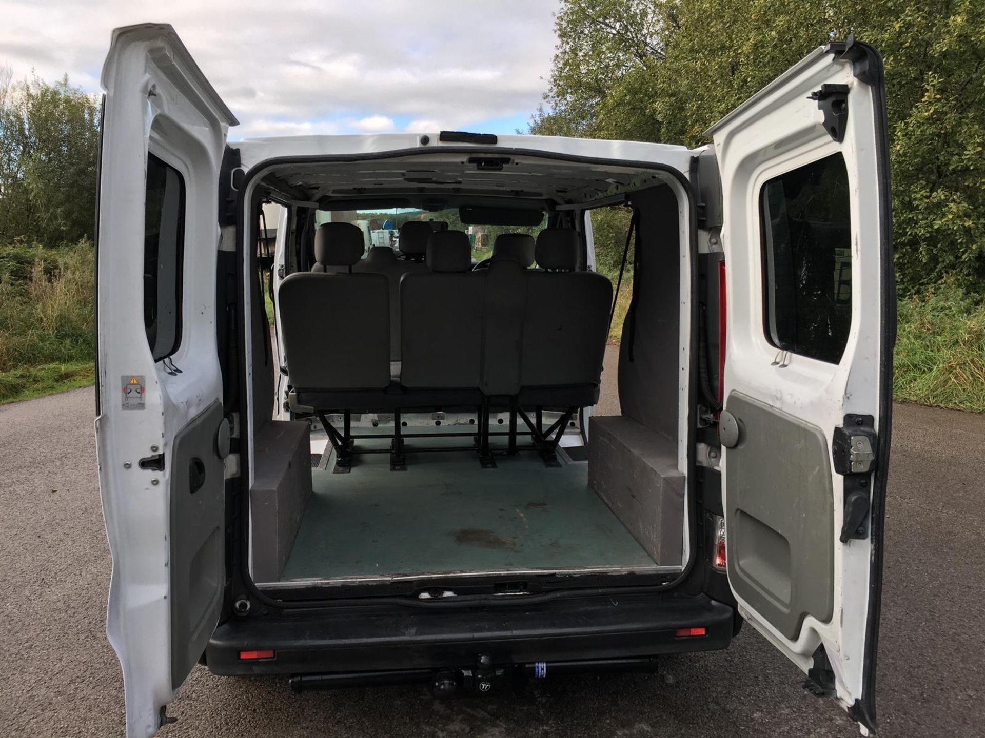 2009/59 REG RENAULT TRAFIC SL27+ DCI 115 2.0 DIESEL WHITE PANEL VAN, SHOWING 5 FORMER KEEPERS - Image 8 of 12