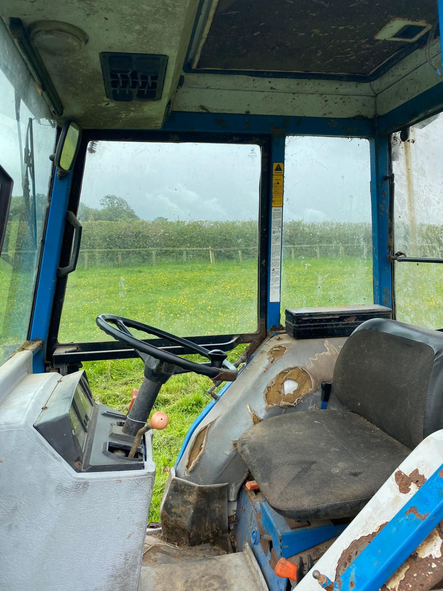 FORD 1920 COMPACT TRACTOR, ROAD REGISTERED, STARTS FIRST TURN OF THE KEY, RUNS & WORKS AS IT SHOULD - Image 7 of 8