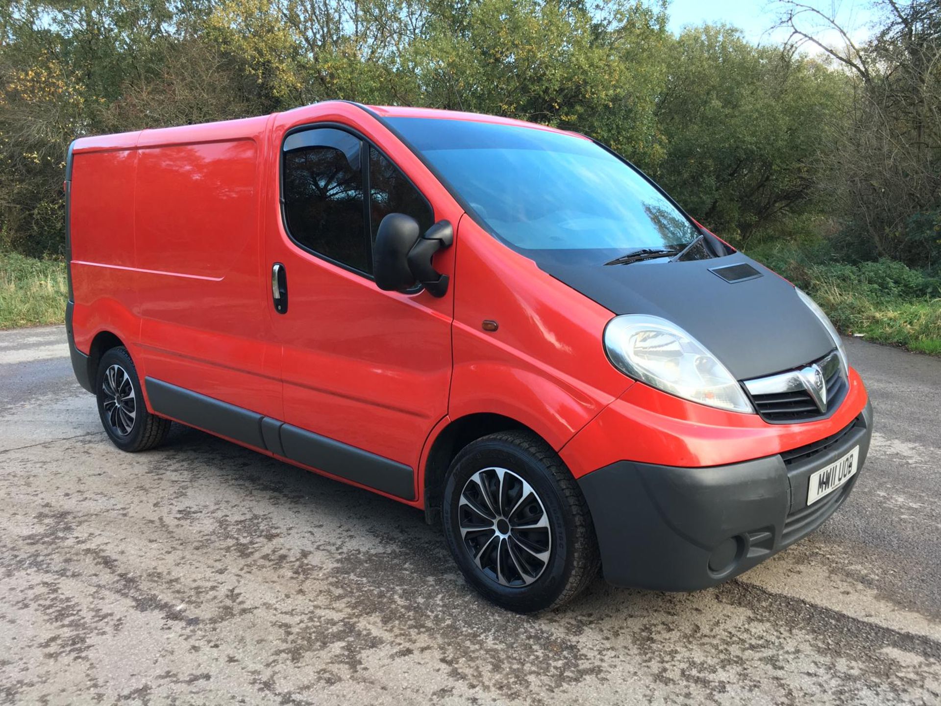 2011/11 REG VAUXHALL VIVARO 2700 CDTI 113 SWB 2.0 DIESEL RED PANEL VAN, SHOWING 2 FORMER KEEPERS