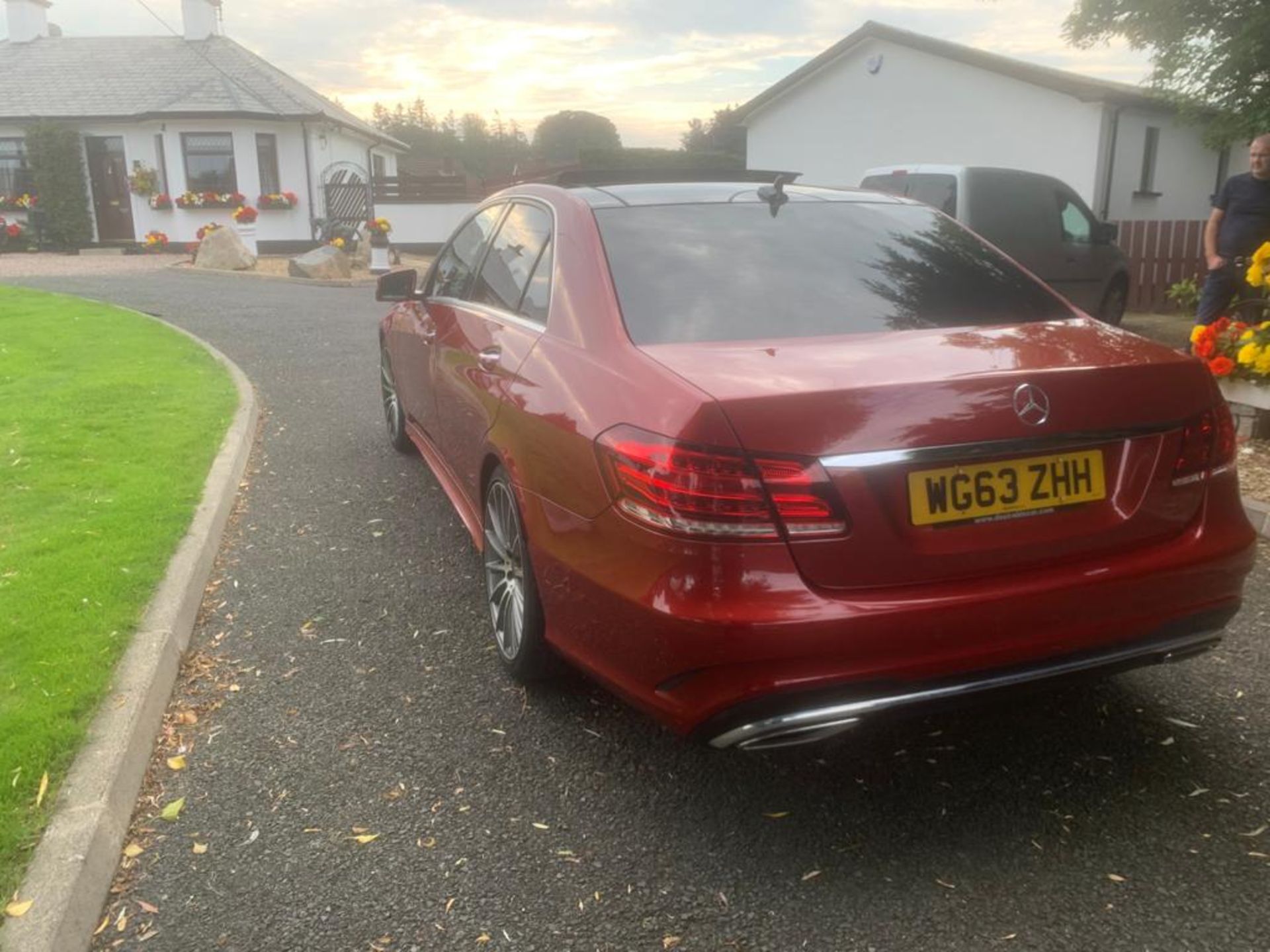 2014/63 REG MERCEDES-BENZ E300 AMG SPORT BLUETEC HYBRID 2.2 ELECTRIC DIESEL RED 4 DOOR SALOON - Image 9 of 15