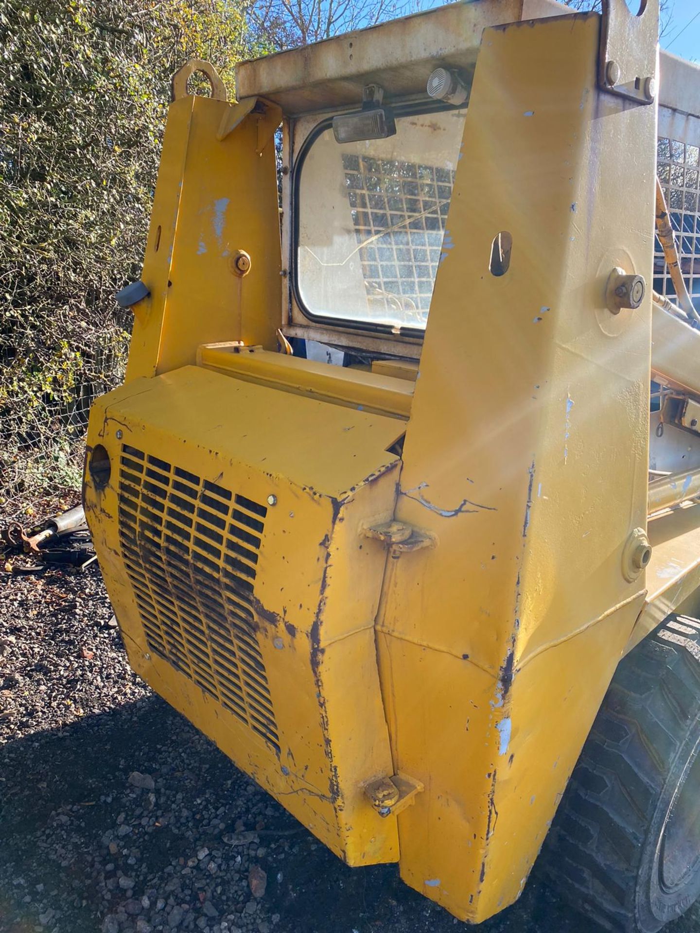 CASE 1840 SKID STEER LOADER, STARTS FIRST TURN OF THE KEY, RUNS, DRIVES AND LIFTS *PLUS VAT* - Image 3 of 9