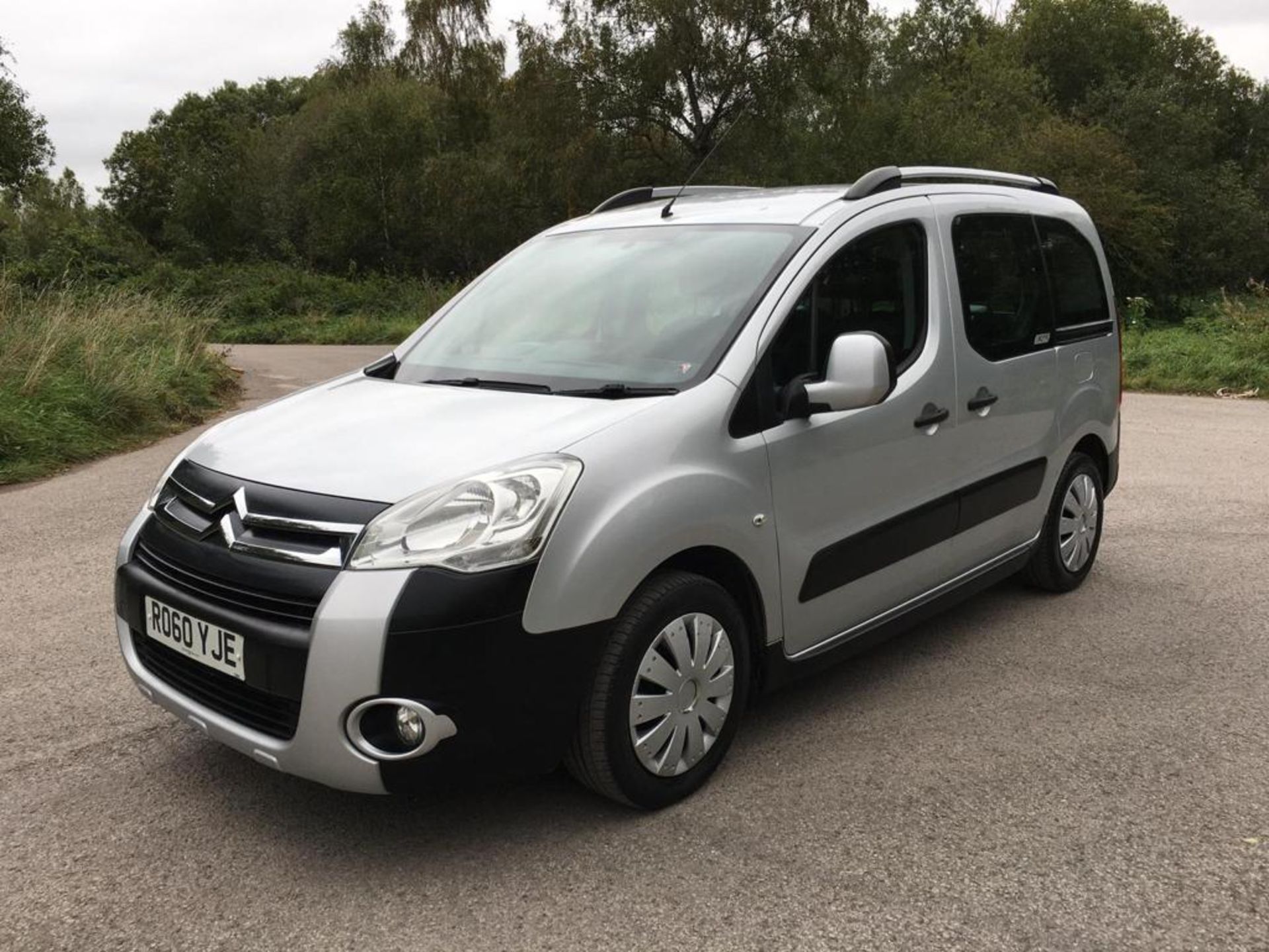 2010/60 REG CITROEN BERLINGO M-SP XTR HDI 109 1.6 DIESEL SILVER MPV, SHOWING 3 FORMER KEEPERS - Image 2 of 21