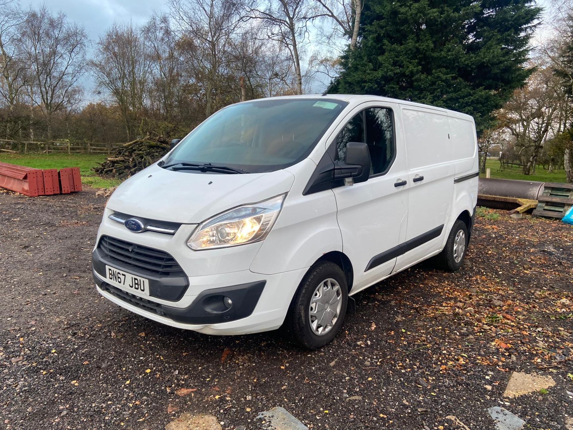 2017/67 REG FORD TRANSIT CUTSOM 290 2.0 DIESEL WHITE PANEL VAN, SHOWING 0 FORMER KEEPERS *PLUS VAT* - Image 3 of 9