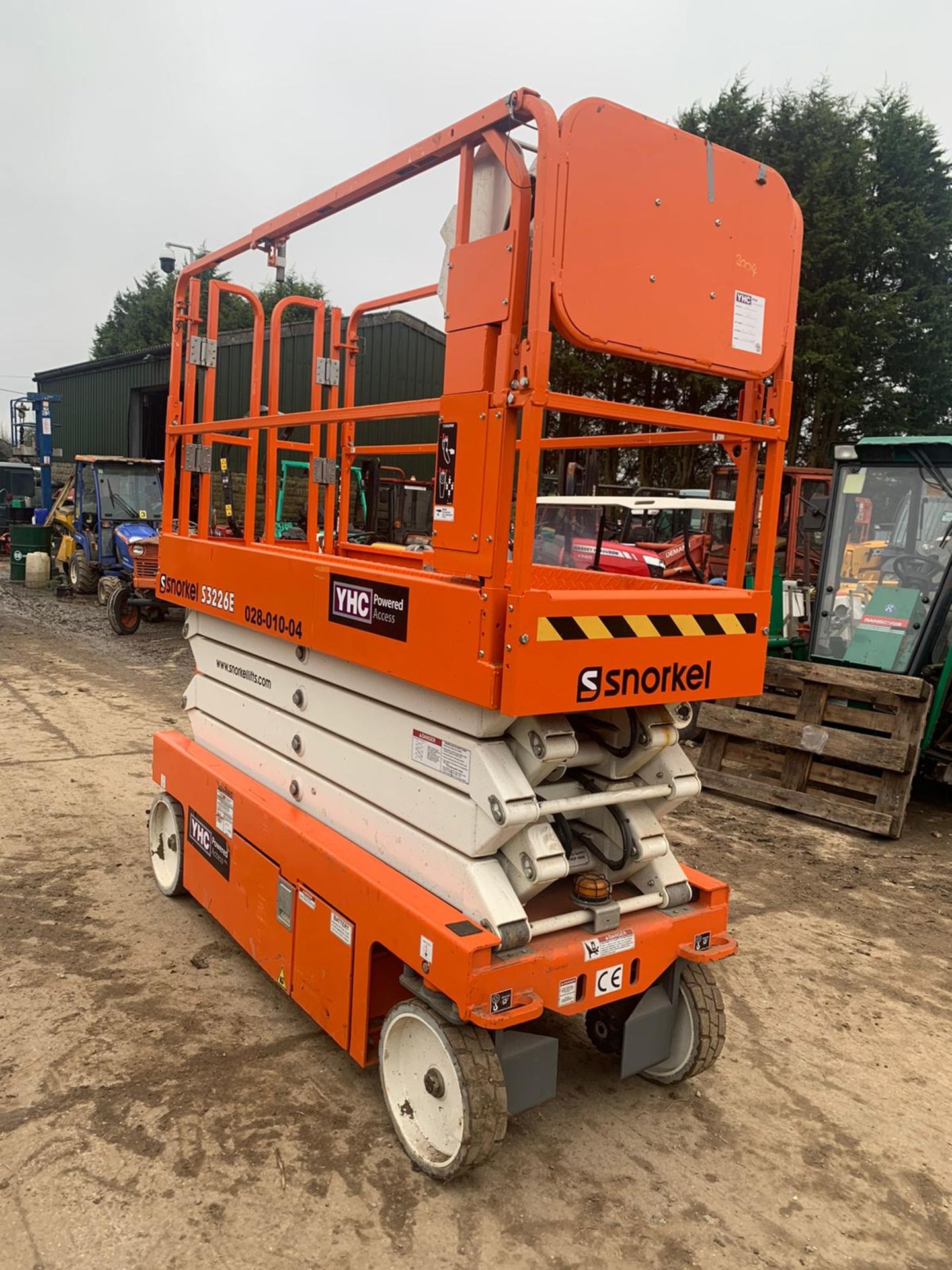 2018 SNORKEL S3226E SCISSOR LIFT, RUNS, DRIVES AND LIFTS, CLEAN MACHINE, LITTLE WORK DONE *PLUS VAT* - Image 3 of 5