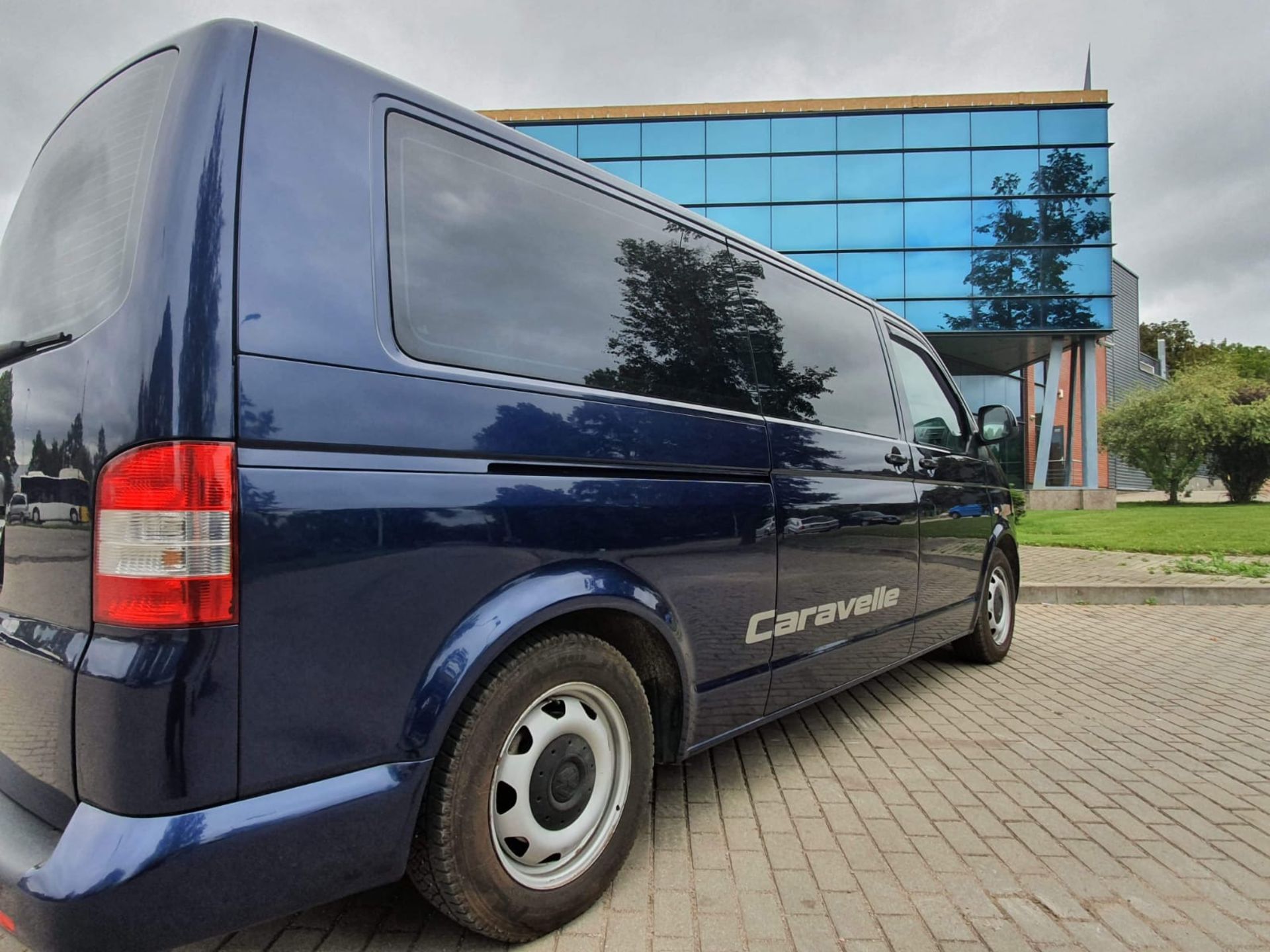 VOLKSWAGEN TRANSPORTER CARAVELLE 10 SEATER 1.9 TDI, REVERSING CAMERA, AIR CON, YEAR 2011 *NO VAT* - Image 8 of 24