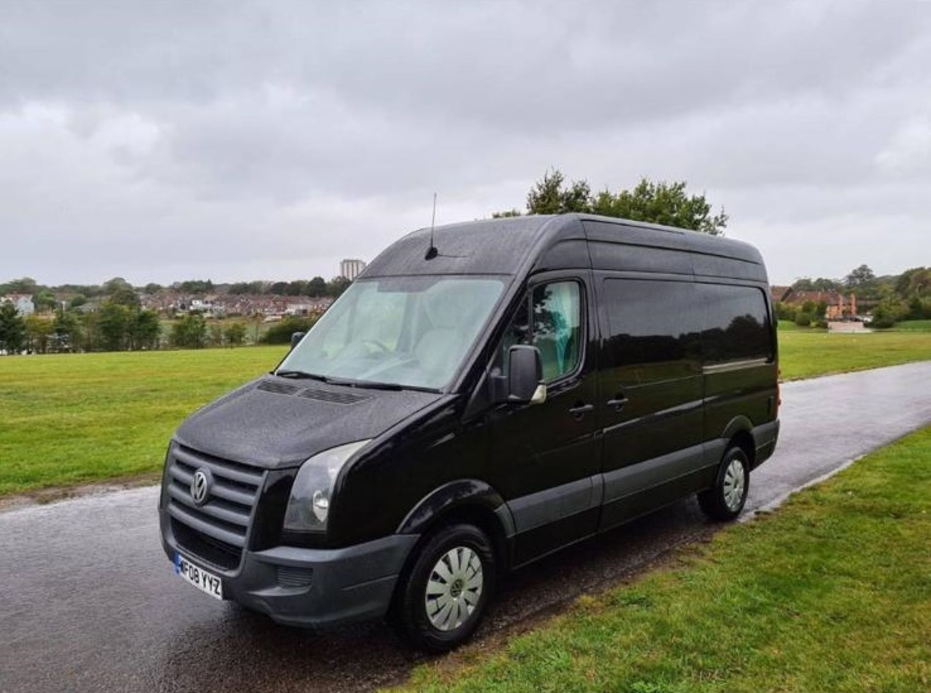 2008/08 REG VOLKSWAGEN CRAFTER CR35 109 MWB 2.5 DIESEL BLACK MOTORHOME, SHOWING 1 FORMER KEEPER - Image 2 of 12