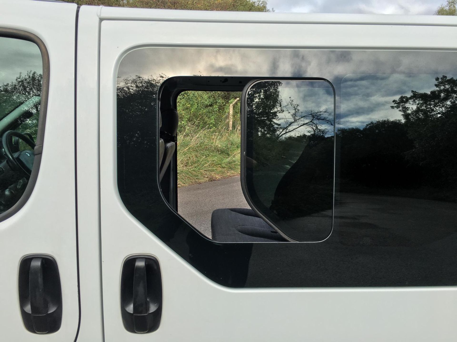 2009/59 REG RENAULT TRAFIC SL27+ DCI 115 2.0 DIESEL WHITE PANEL VAN, SHOWING 5 FORMER KEEPERS - Image 5 of 12