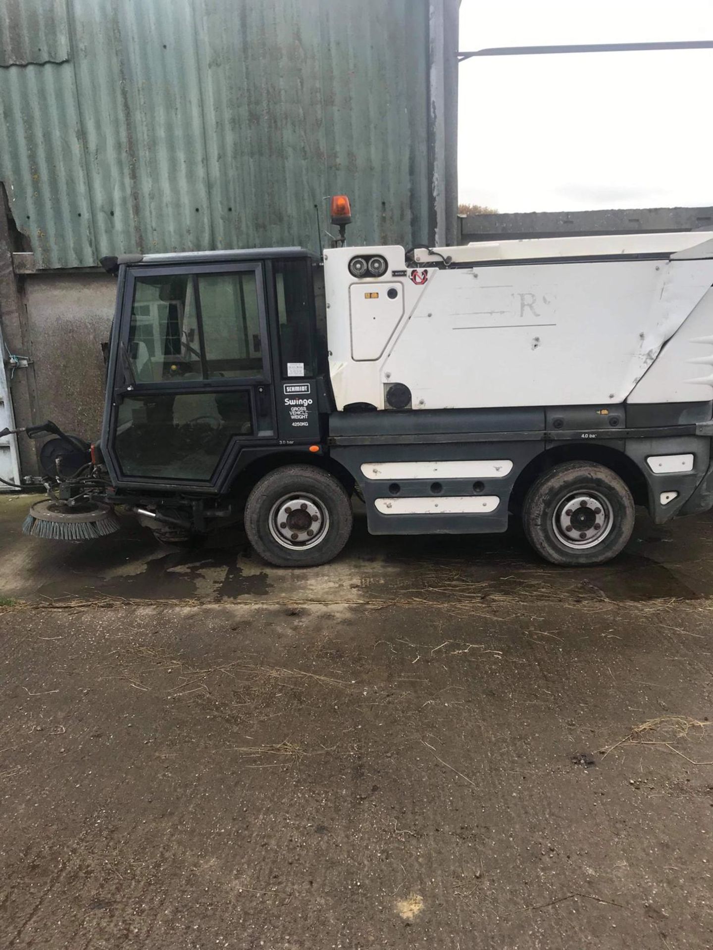 SCHMIDT SWINGO STREET CLEANSING ROAD SWEEPER, SHOWING 1 FORMER KEEPER *PLUS VAT* - Image 3 of 6