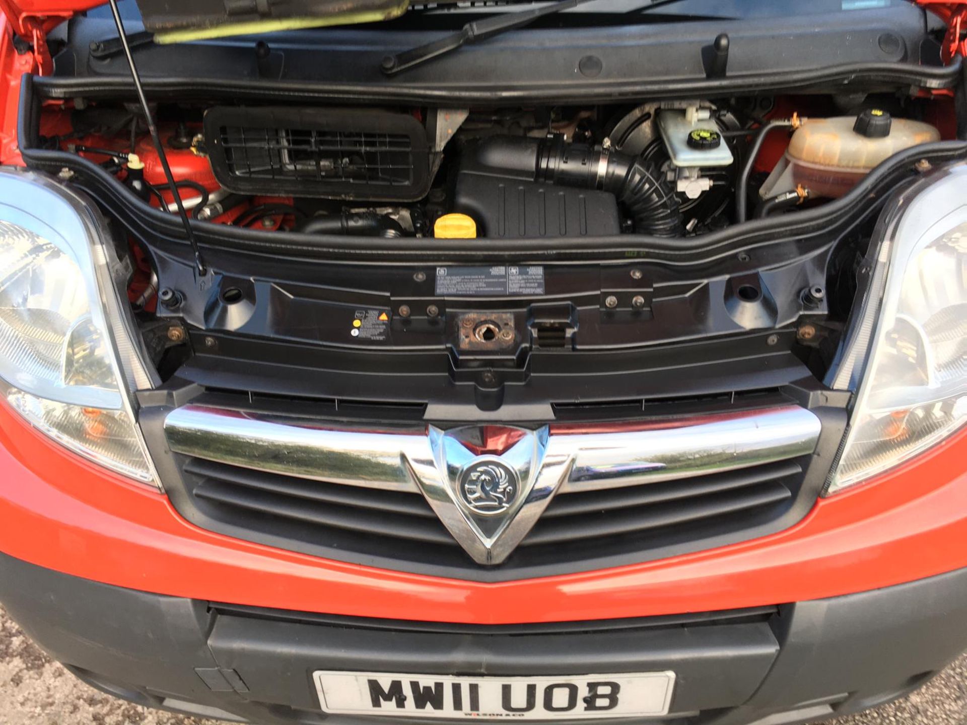 2011/11 REG VAUXHALL VIVARO 2700 CDTI 113 SWB 2.0 DIESEL RED PANEL VAN, SHOWING 2 FORMER KEEPERS - Image 5 of 11