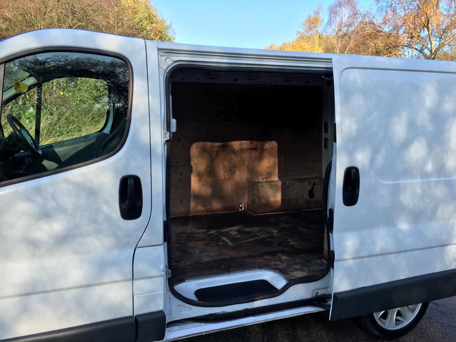 2009/09 REG NISSAN PRIMASTAR DCI 115 SE SWB 2.0 DIESEL WHITE PANEL VAN, SHOWING 0 FORMER KEEPERS - Image 6 of 13