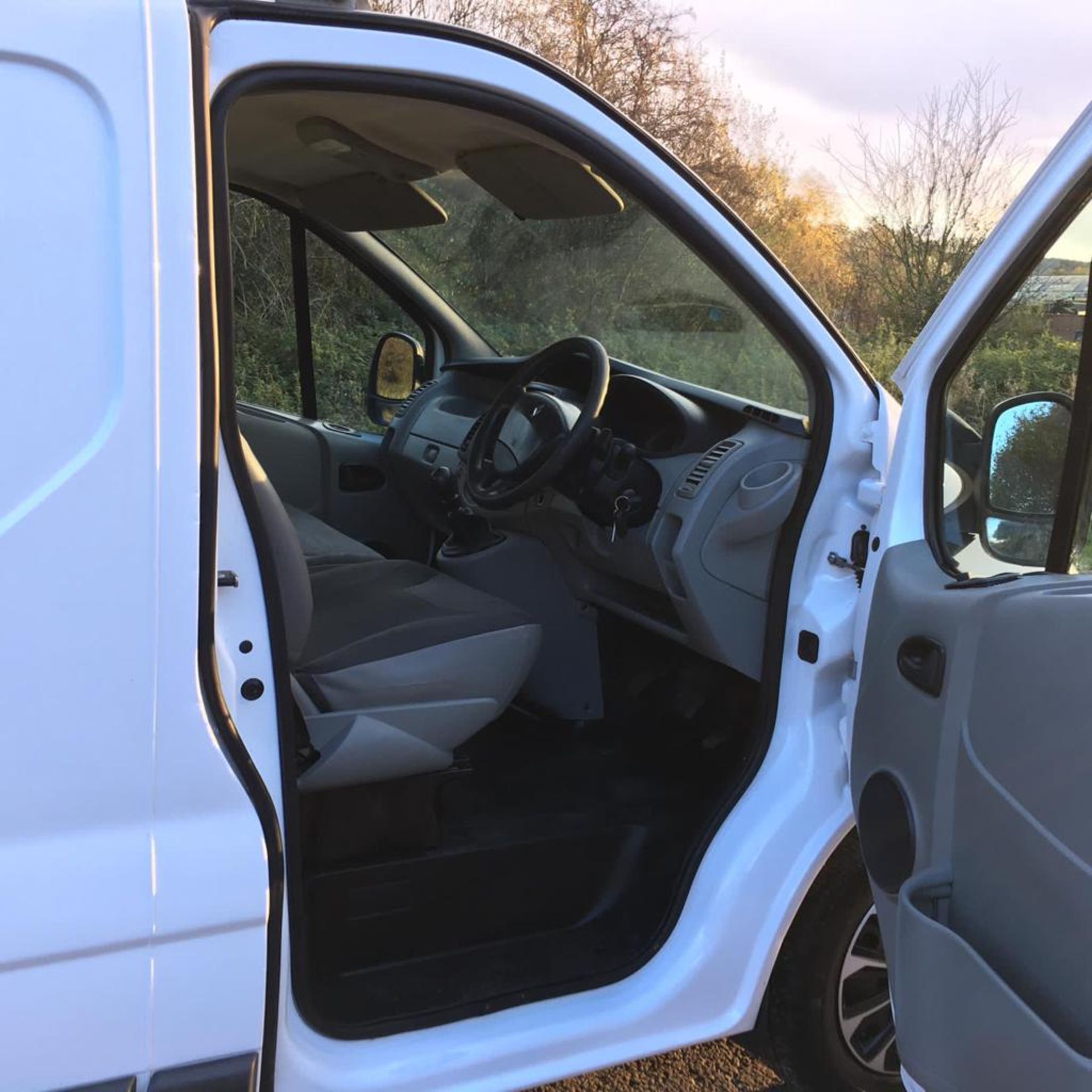 2012/12 REG RENAULT TRAFIC SL27 DCI 2.0 DIESEL WHITE PANEL VAN, SHOWING 0 FORMER KEEPERS *NO VAT* - Image 10 of 15