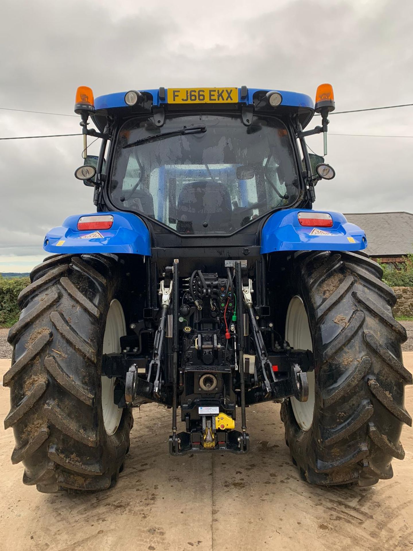 NEW HOLLAND T6.140 IN IMMACULATE CONDITION ON A 66 PLATE (2016) *PLUS VAT* - Image 2 of 9