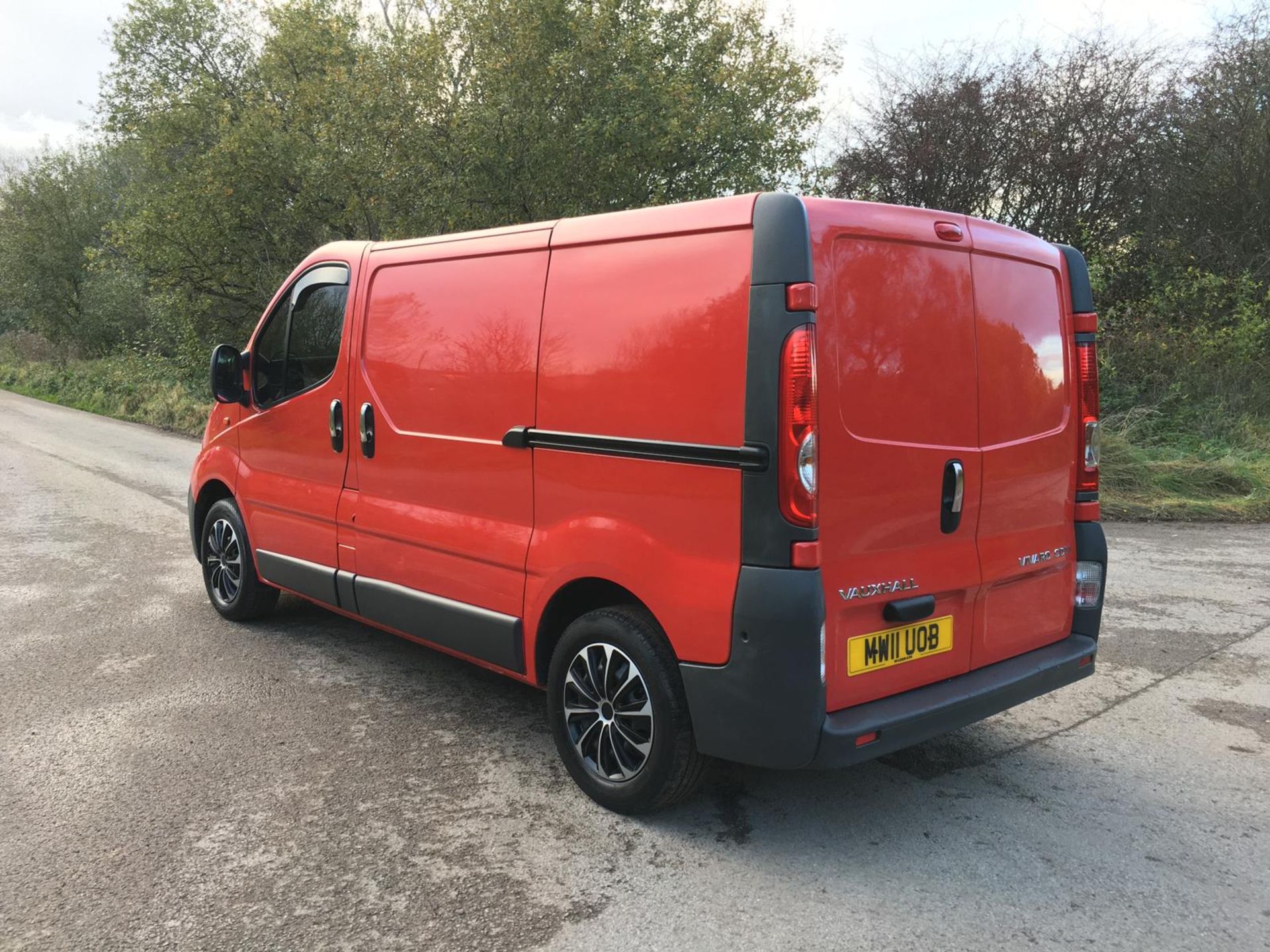 2011/11 REG VAUXHALL VIVARO 2700 CDTI 113 SWB 2.0 DIESEL RED PANEL VAN, SHOWING 2 FORMER KEEPERS - Image 3 of 11