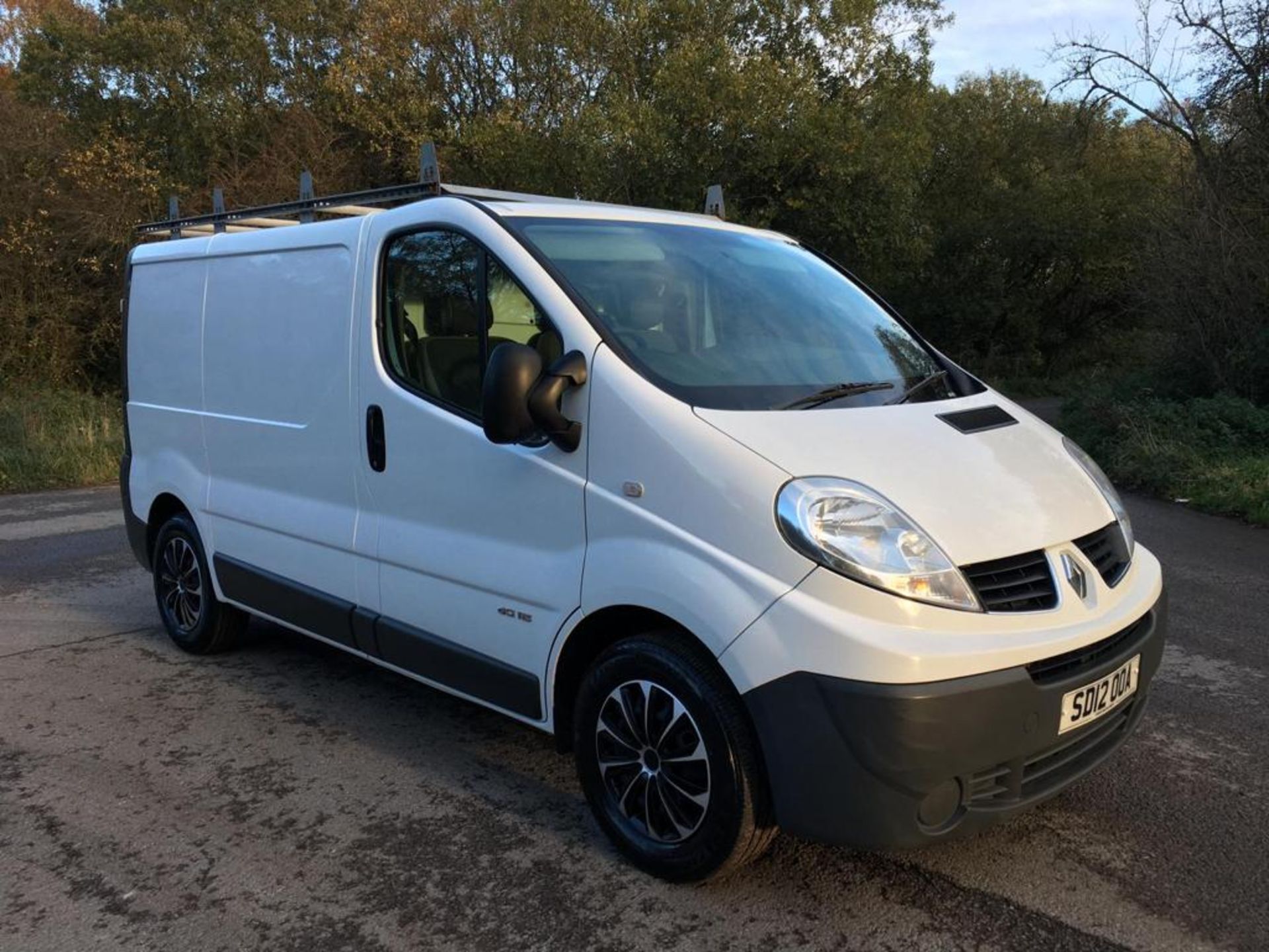 2012/12 REG RENAULT TRAFIC SL27 DCI 2.0 DIESEL WHITE PANEL VAN, SHOWING 0 FORMER KEEPERS *NO VAT*