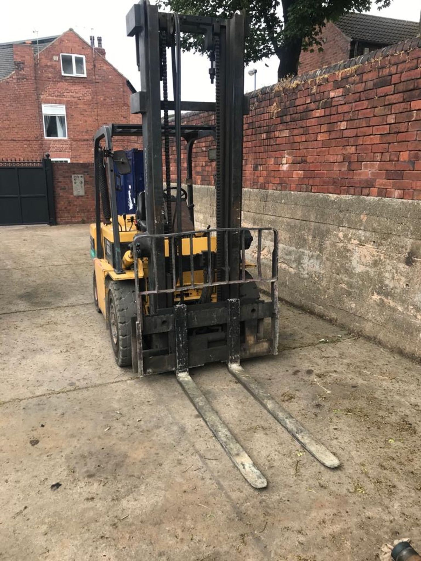 DAEWOO/CAT 3.5 TON FORKLIFT MODEL D35S COMPLETE WITH PERKINS DIESEL ENGINE, DUPLEX MAST, SIDE SHIFT - Image 2 of 10