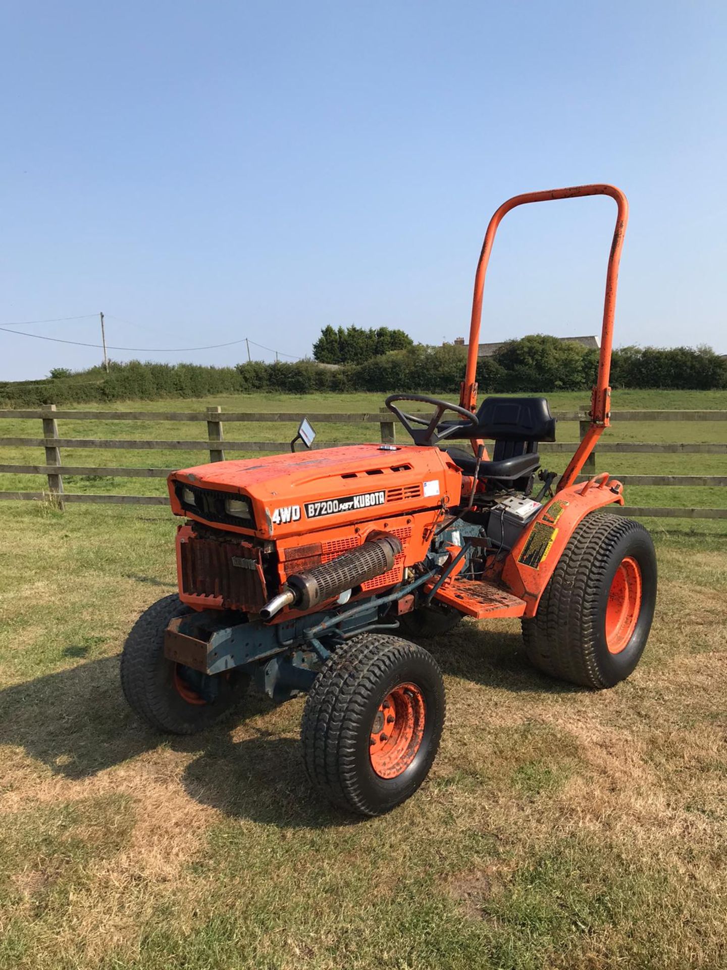 KUBOTA B7200 4WD COMPACT TRACTOR, RUNS AND DRIVES *PLUS VAT* - Image 2 of 4