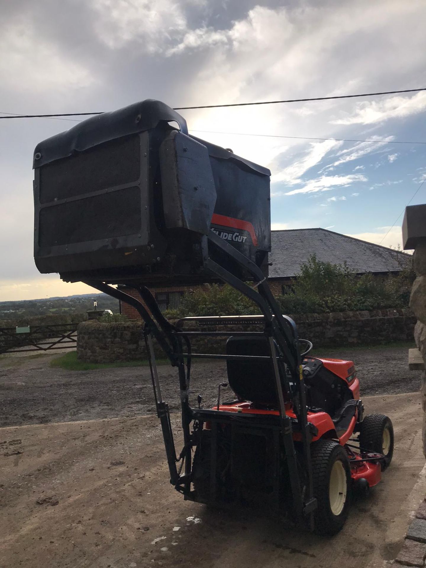 KUBOTA G18 RIDE ON LAWN MOWER, RUNS, DRIVES AND CUTS, HIGH TIP COLLECTOR, 1095 HOURS *NO VAT* - Image 5 of 5