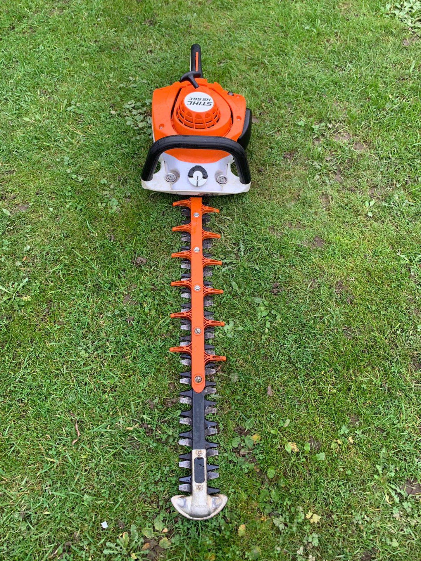 STIHL HS56S HEDGE CUTTER, WORKS, BOUGHT BRAND NEW 2 YEARS AGO, NOT HAD MUCH WORK, EX DEMO CONDITION - Image 4 of 4