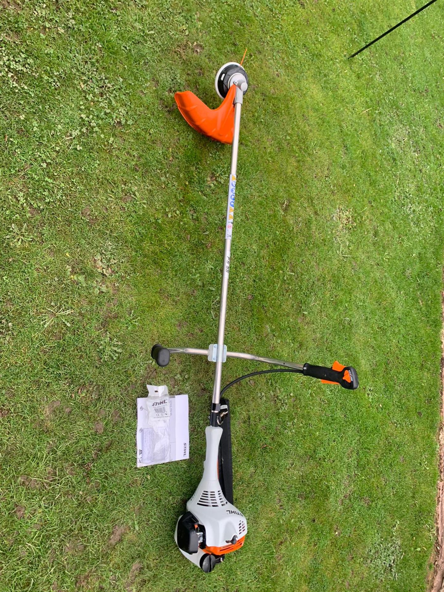 BRAND NEW AND UNUSED STIHL FS55 STRIMMER, C/W MANUAL AND GOGGLES *NO VAT* - Image 4 of 4