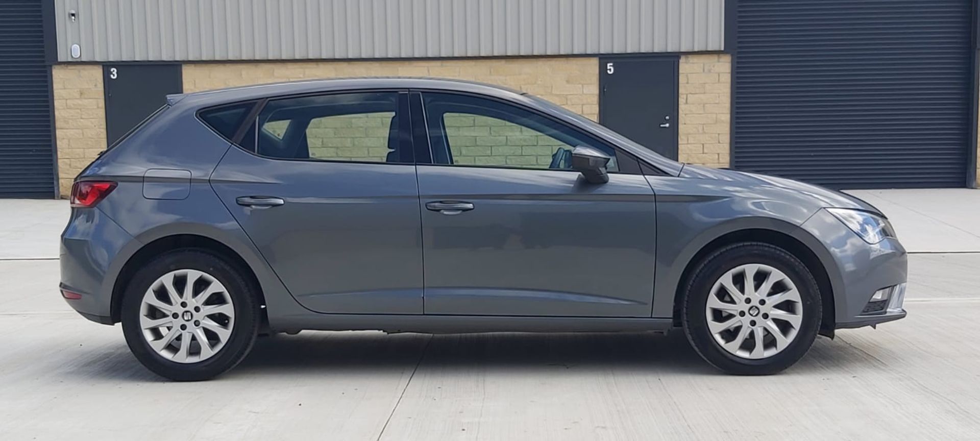 2014/64 REG SEAT LEON SE TECHNOLOGY TDI 1.6 DIESEL GREY 5DR HATCHBACK, SHOWING 0 FORMER KEEPERS - Image 6 of 15