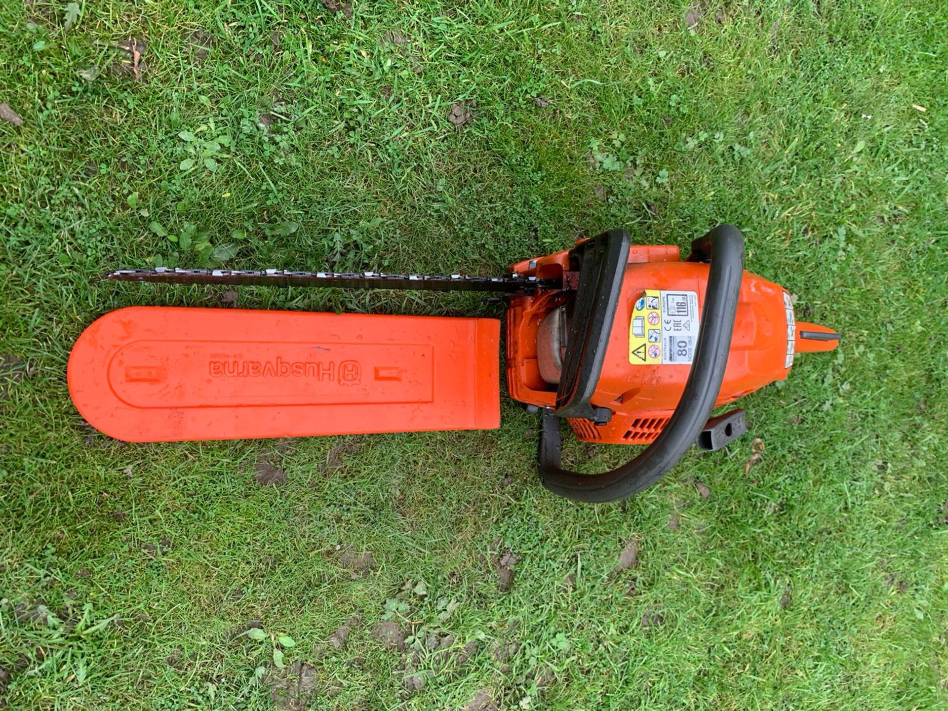 HUSQUVARNA 236 X-TORQ CHAINSAW, C/W CHAIN COVER, CLEAN MACHINE, BOUGHT BRAND NEW 2 YEARS AGO *NO VAT - Image 4 of 4