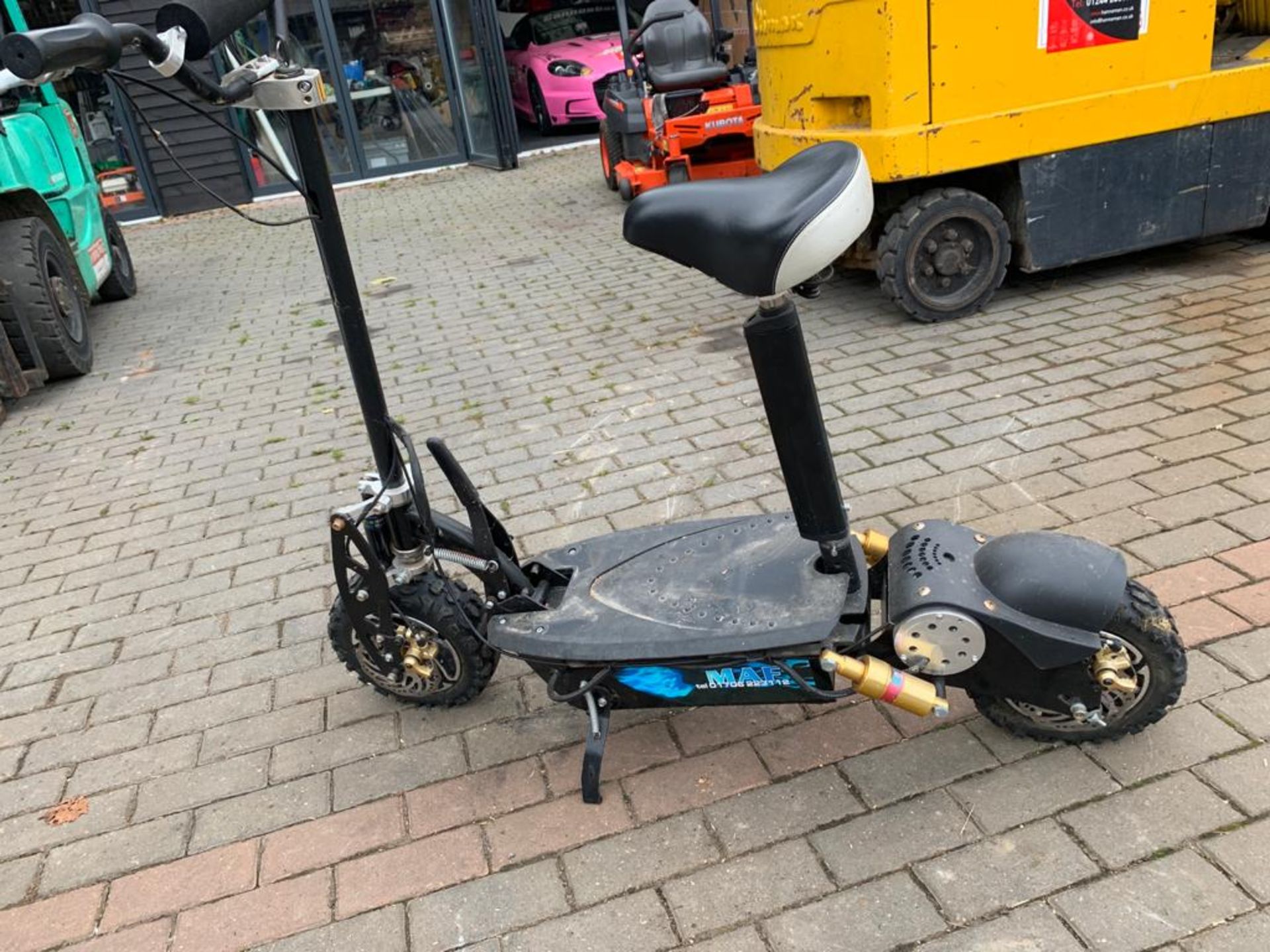 2000W ELECTRIC POWERED RIDE ON SCOOTER, YEAR 2018, IN GOOD ORDER, C/W CHARGER *PLUS VAT* - Image 2 of 2