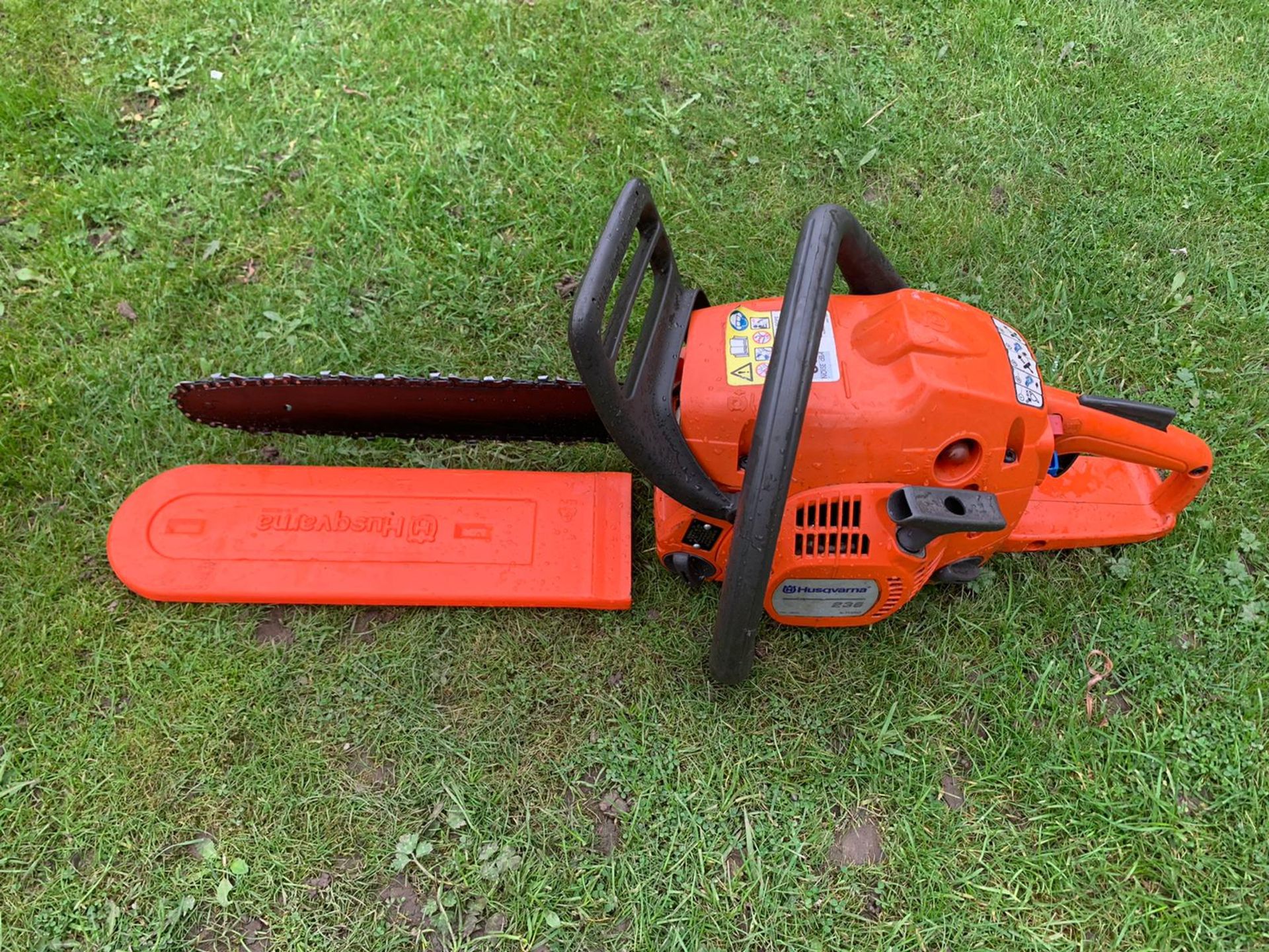 HUSQUVARNA 236 X-TORQ CHAINSAW, C/W CHAIN COVER, CLEAN MACHINE, BOUGHT BRAND NEW 2 YEARS AGO *NO VAT