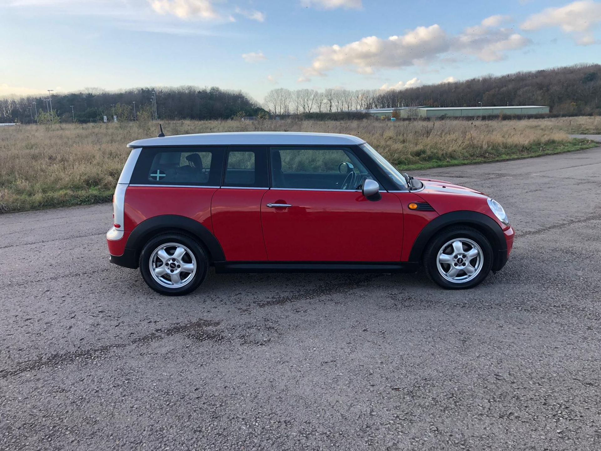 2009/09 REG MINI COOPER CLUBMAN 1.6 PETROL RED 3 DOOR, SHOWING 3 FORMER KEEPERS *NO VAT* - Image 8 of 13