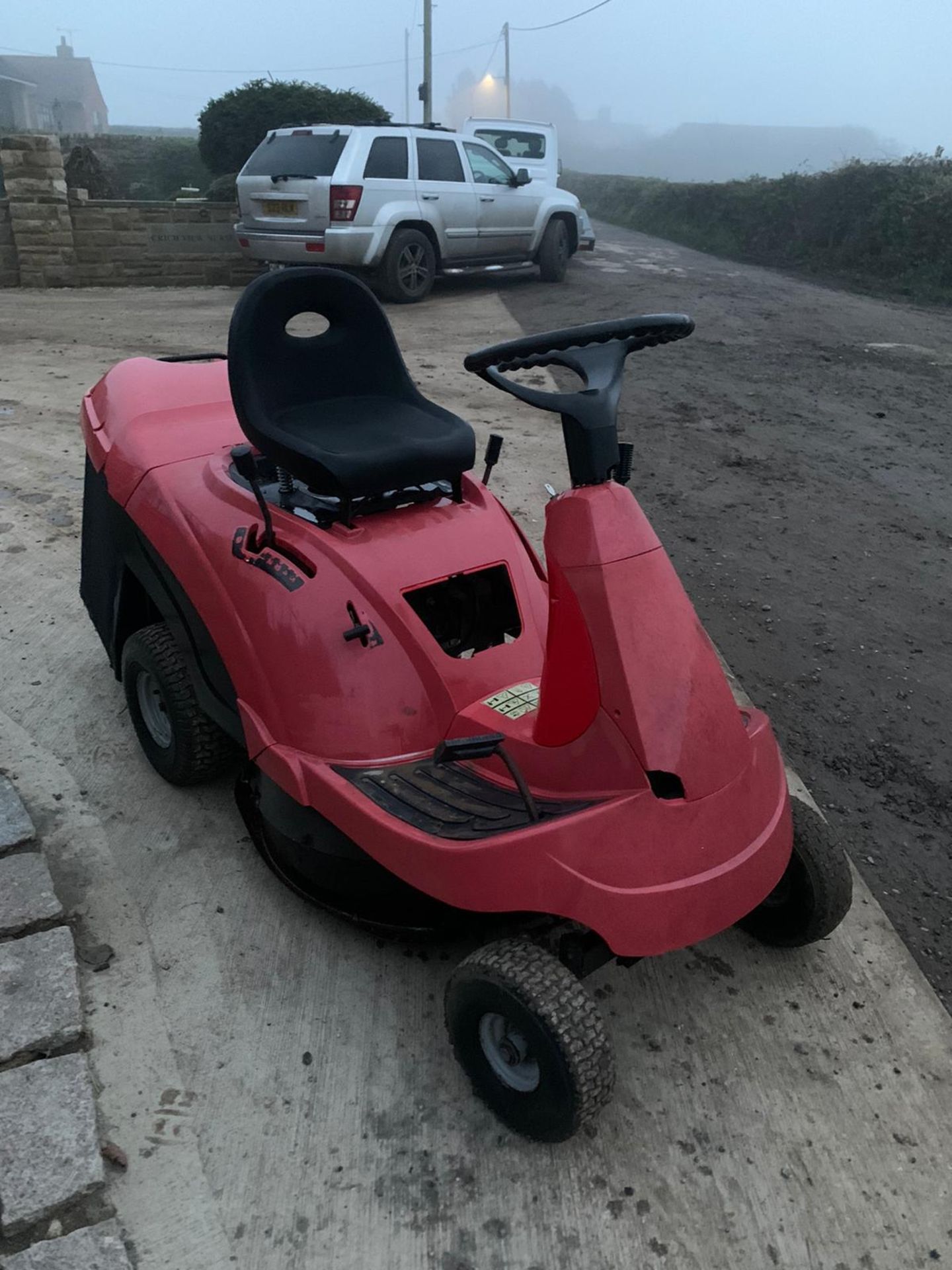 CASTLEGARDEN F72 RIDE ON MOWER, RUNS, DRIVES AND CUTS, NEW BATTERY *NO VAT*