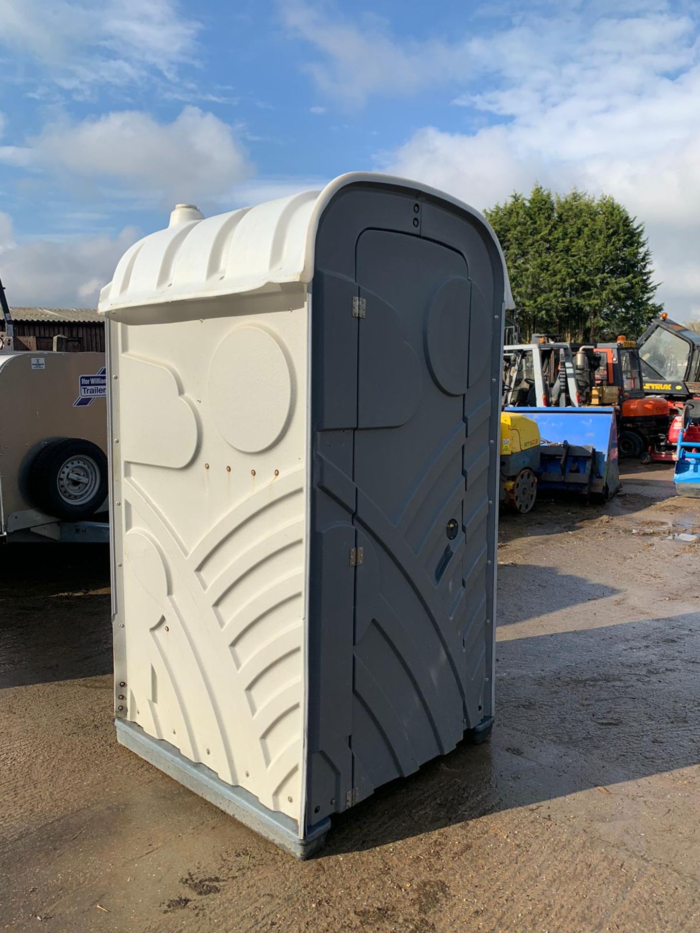 PORTALOO TOILET BLOCK *PLUS VAT* - Image 2 of 5