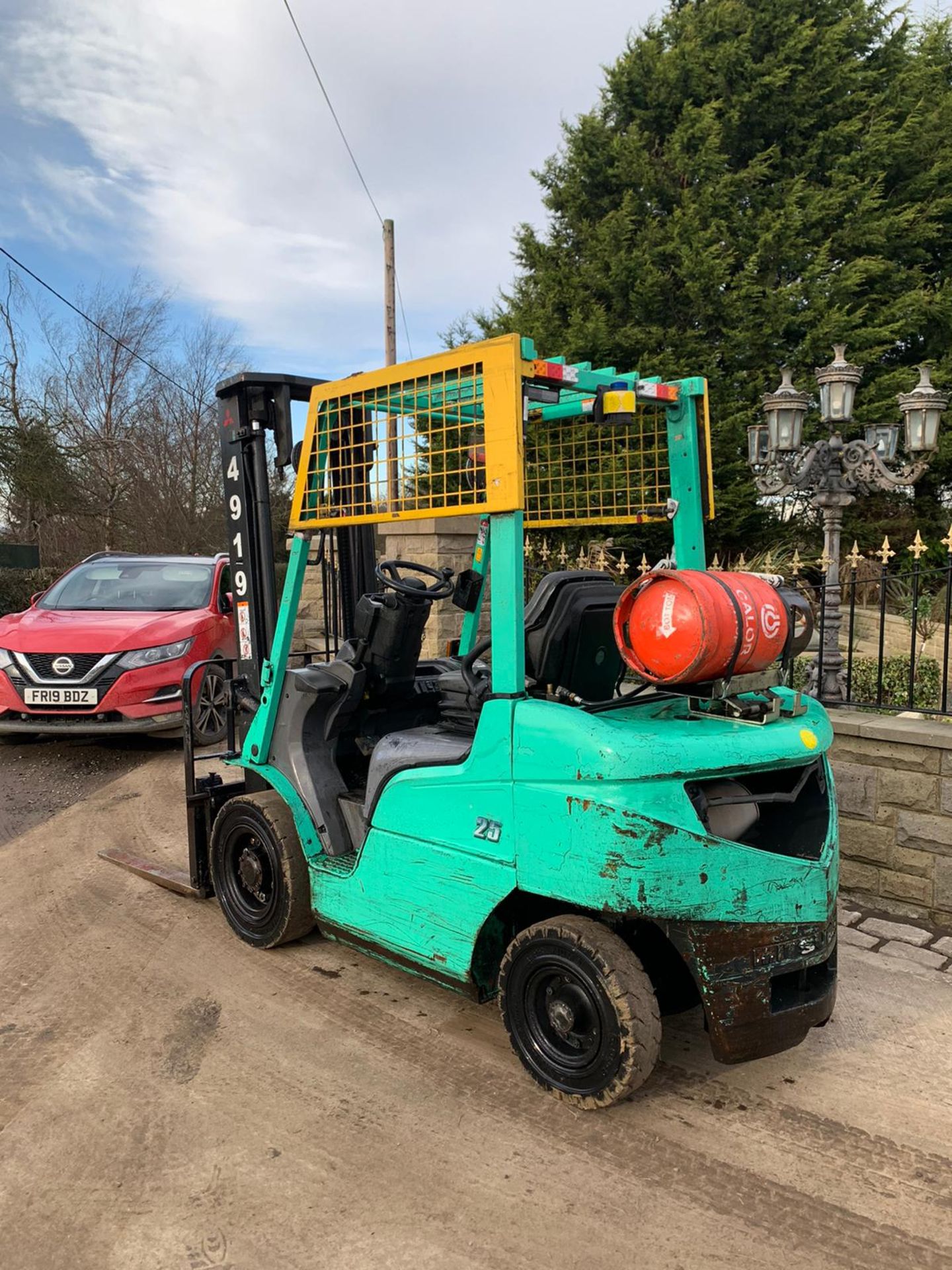 2015 MITSUBISHI FG25NT GAS FORKLIFT, RUNS, DRIVES, LIFTS, CLEAN MACHINE, SIDE SHIFT, CONTAINER SPEC - Image 4 of 5