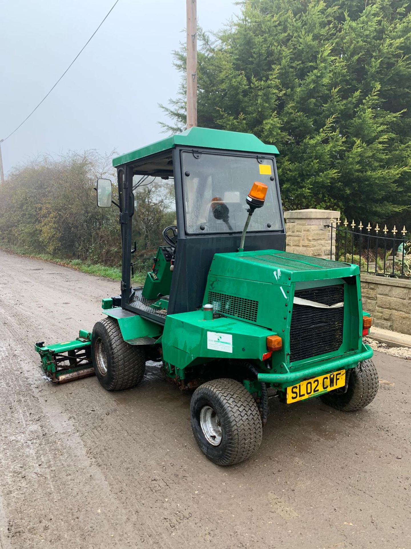 2002 RANSOMES 2250 RIDE ON MOWER, RUNS, DRIVES AND CUTS *PLUS VAT* - Image 5 of 5