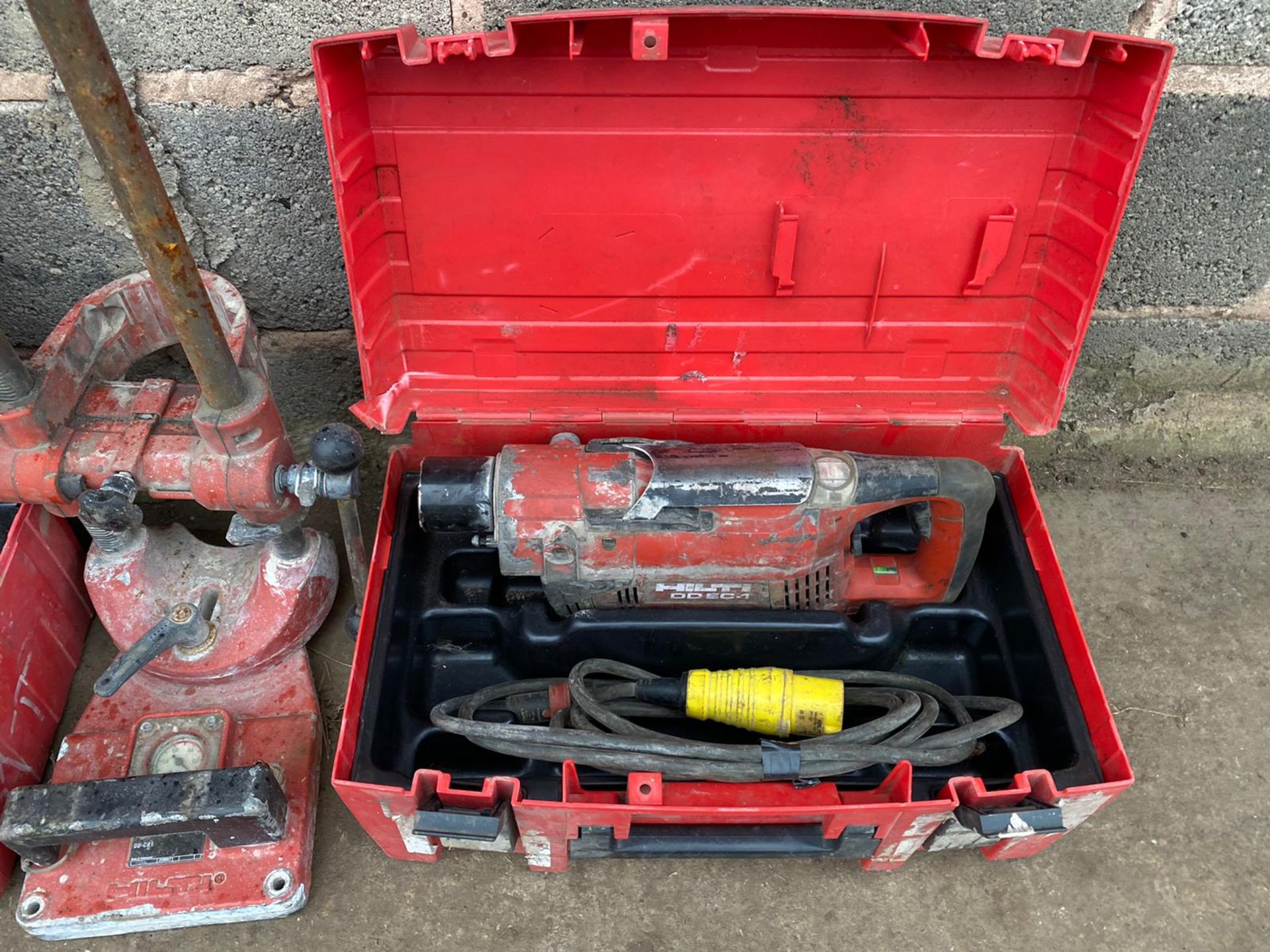 5 X HILTI 110V CORE DRILLS AND STANDS, ALL DIRECT FROM LOCAL CONTRACTING COMPANY *PLUS VAT* - Image 2 of 8